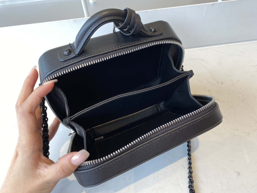 [TOP] CHANEL Vanity Case Small  - All Black