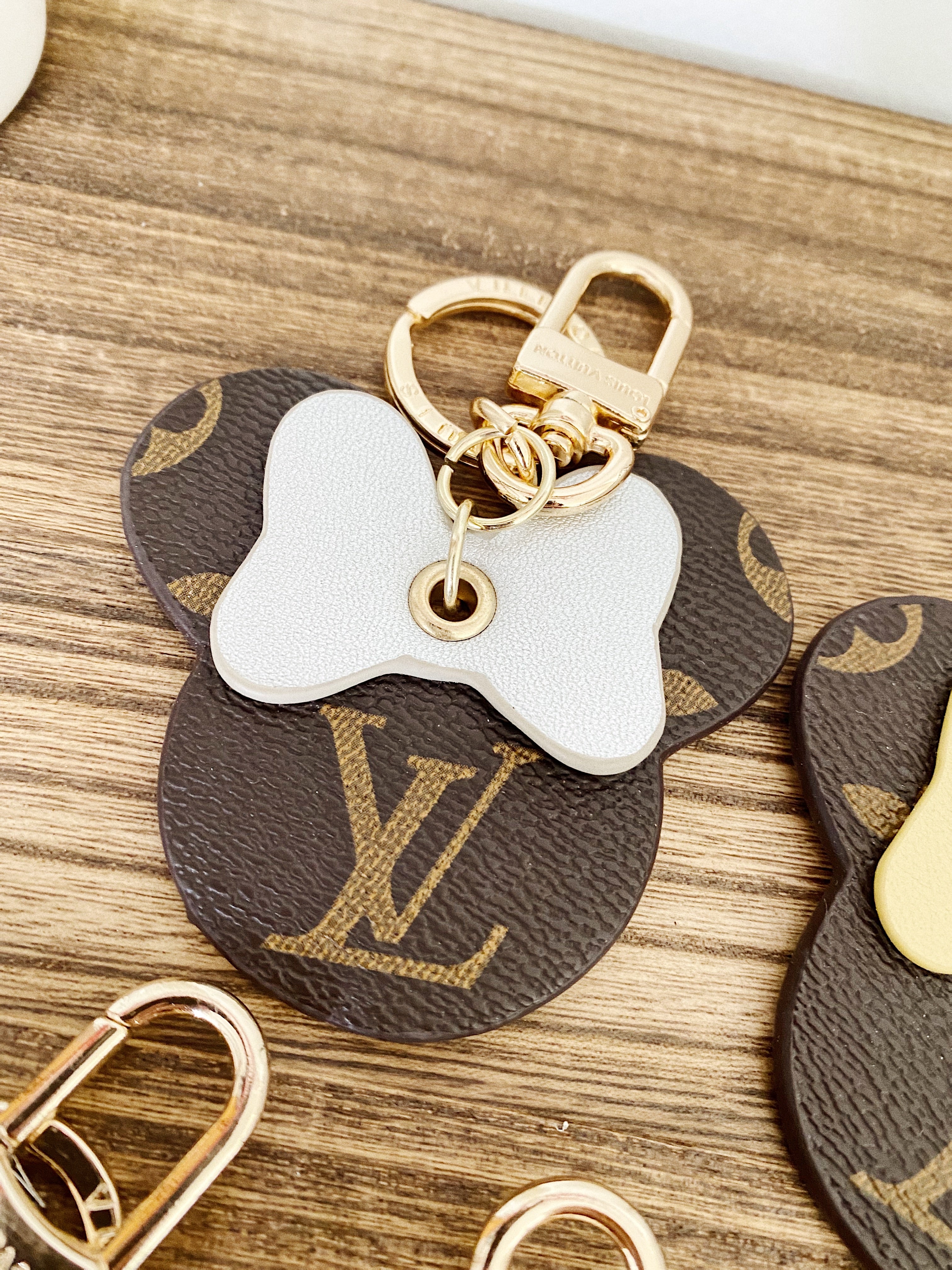 [TOP] Louis Vuitton LV LV Mickey Mouse Key Holder