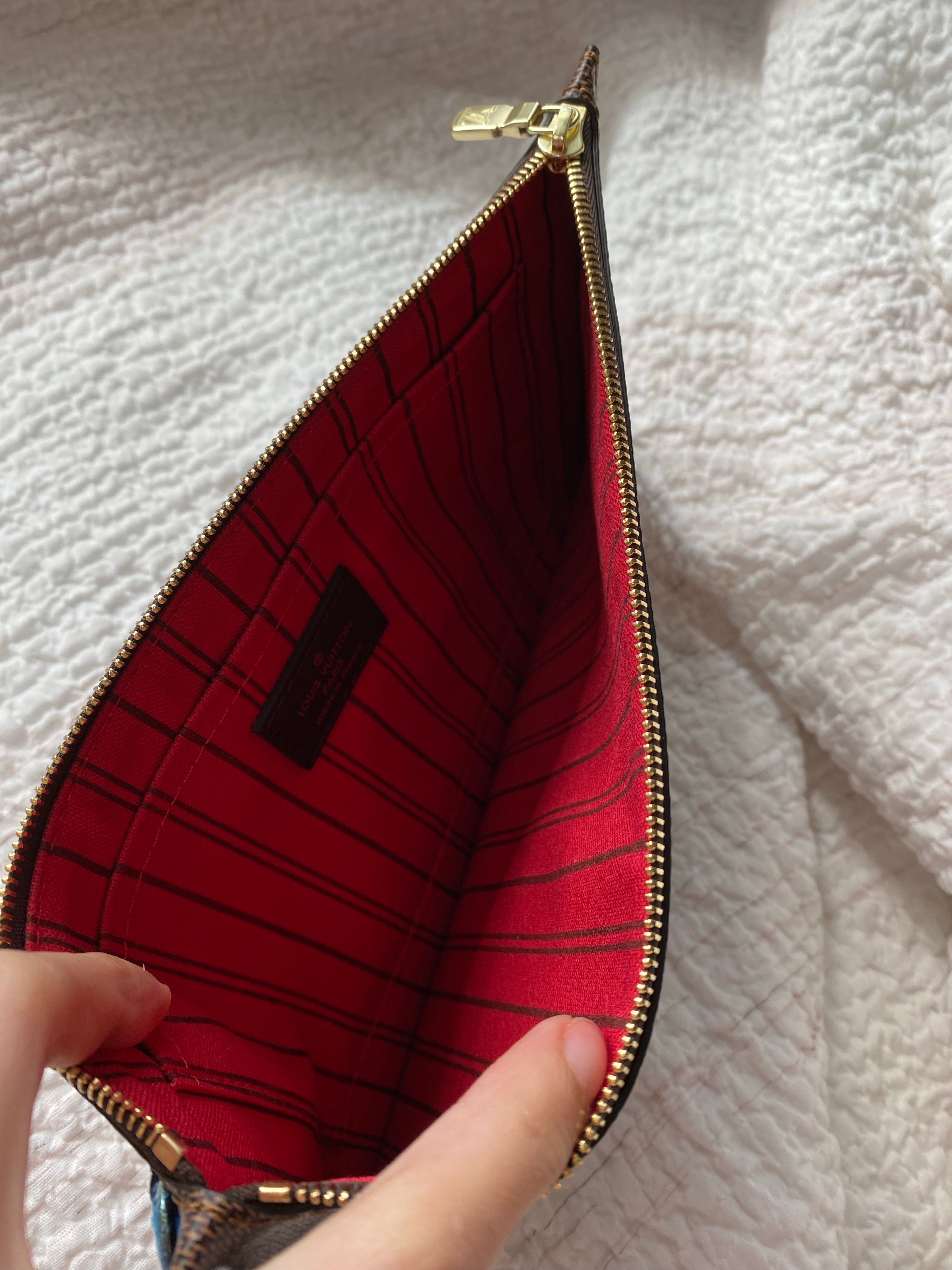 [TOP] Louis Vuitton LV £V Neverful MM Damier Ebene - Red Interior
