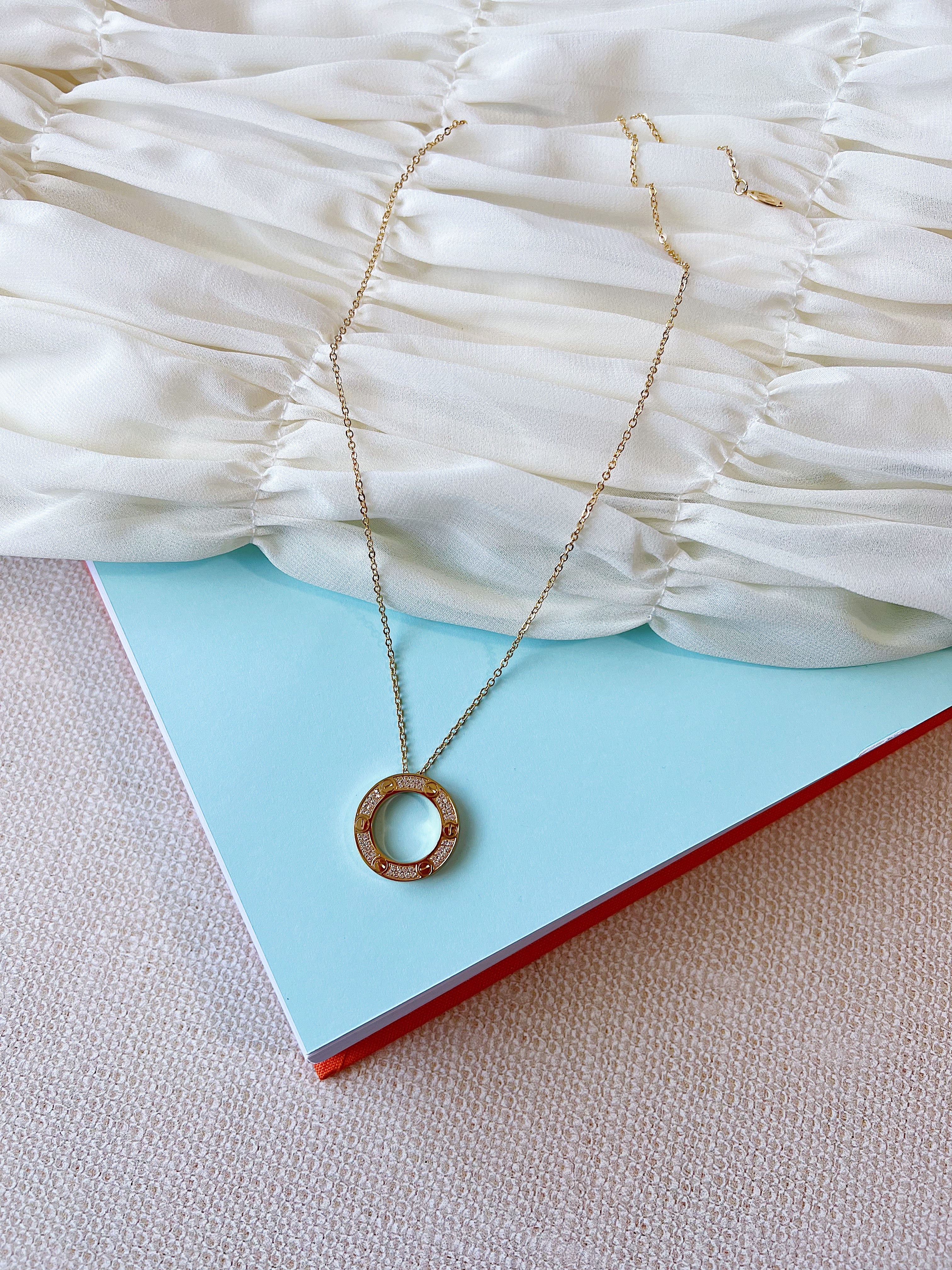 [TOP] Cartier Round Necklace w Stones