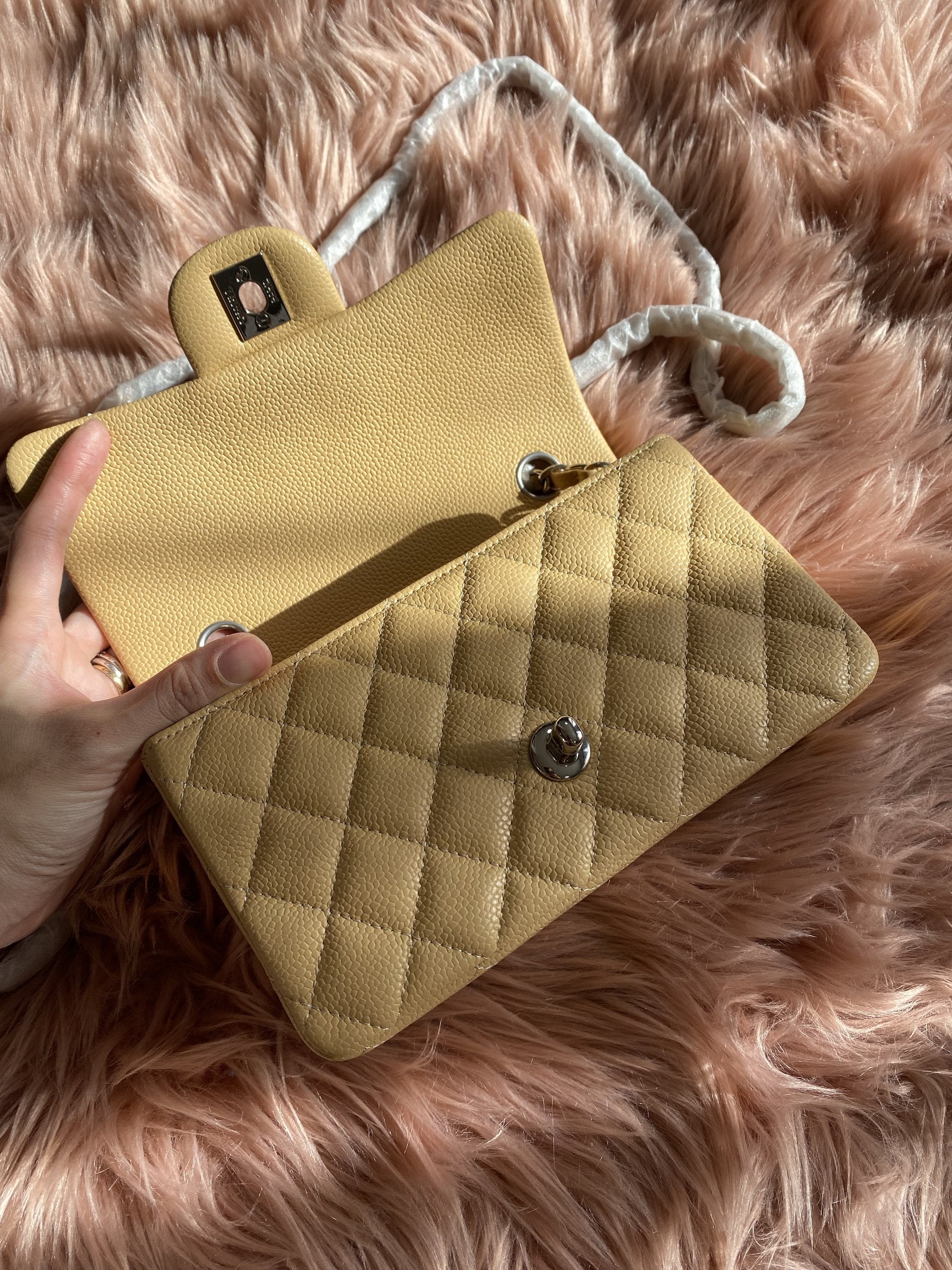 [TOP] CHANEL Classic Flap Bag Caviar New Mini 20cm - Beige