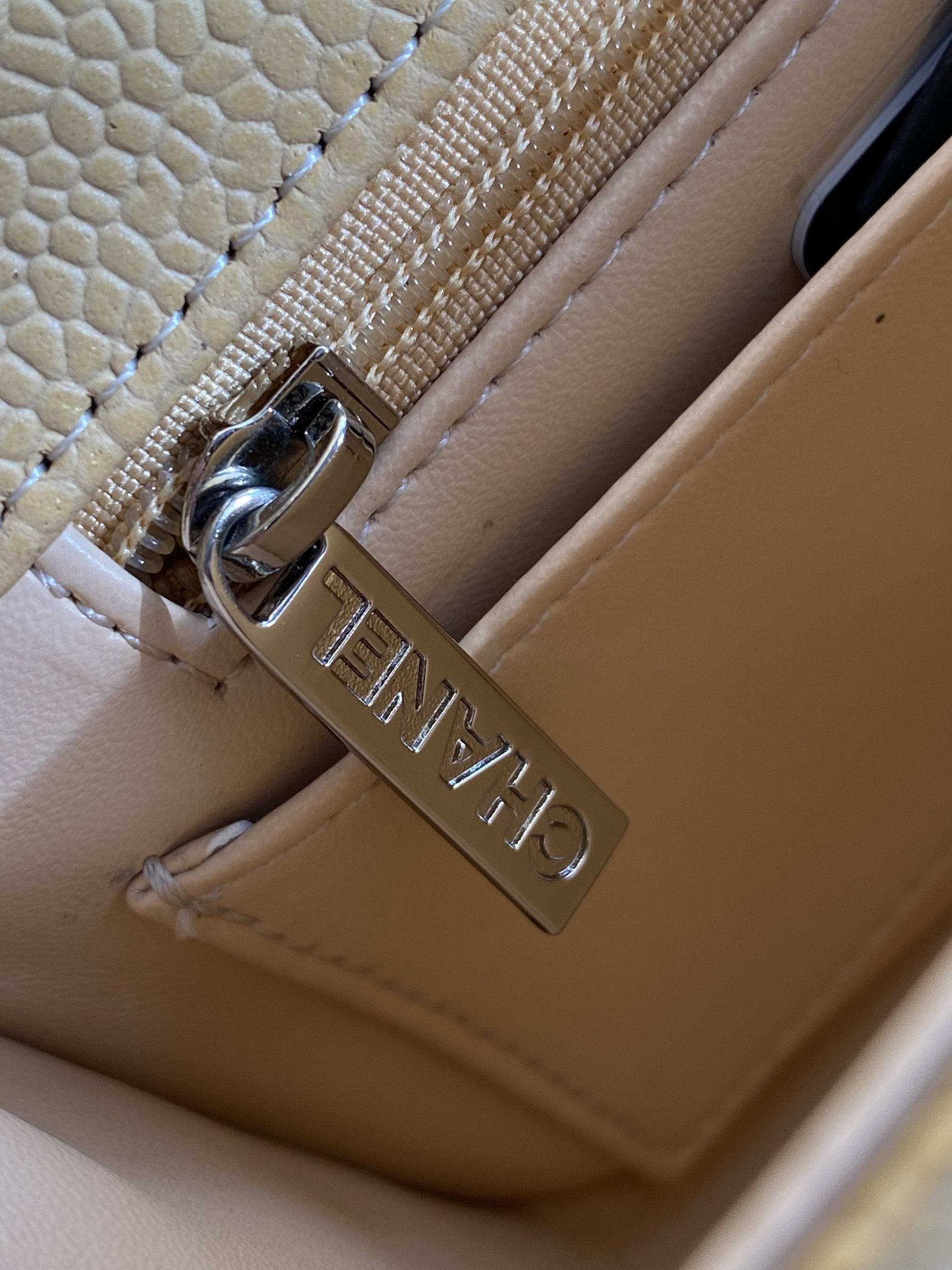 [TOP] CHANEL Classic Flap Bag Caviar New Mini 20cm - Beige