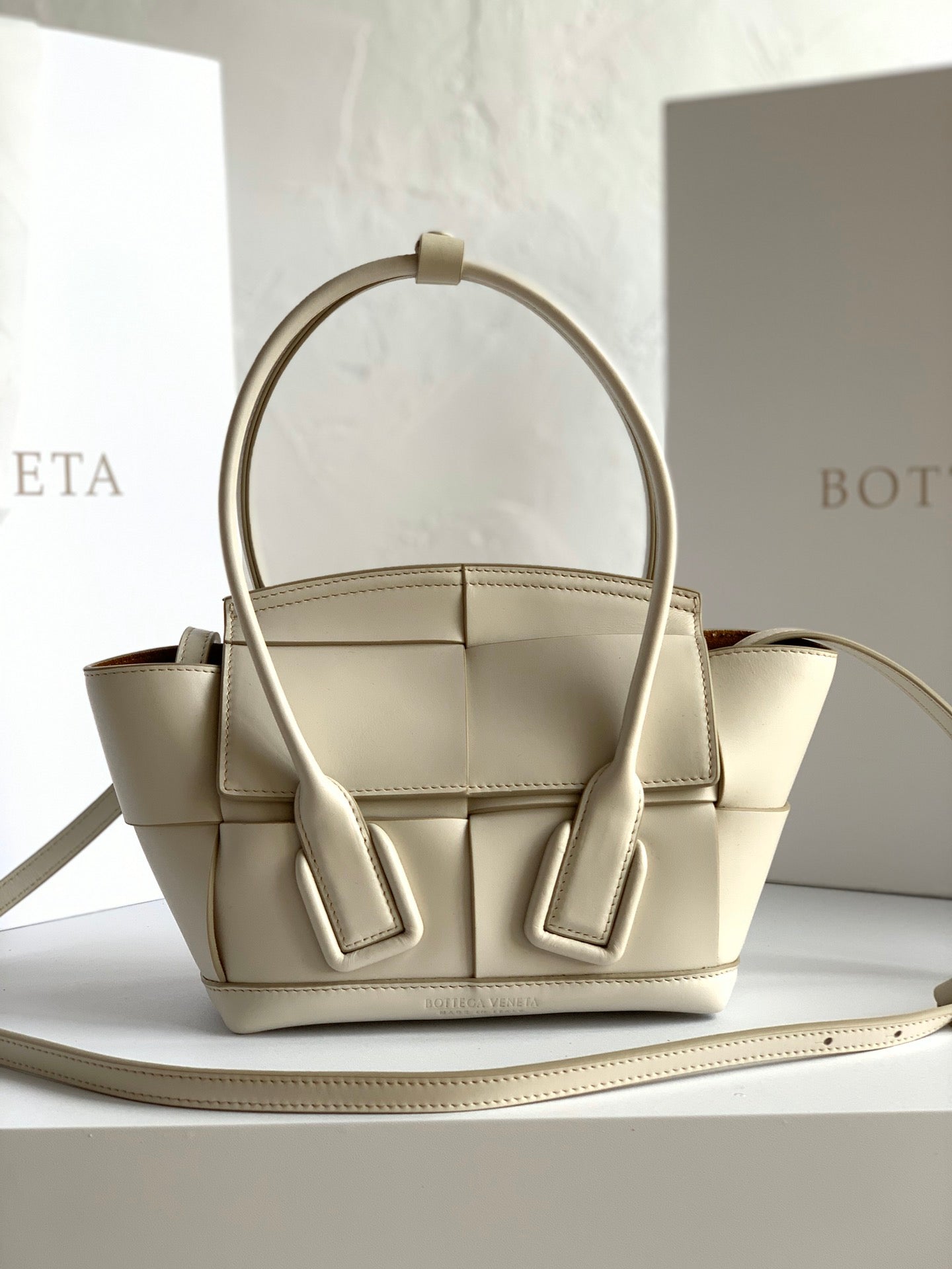 [TOP] Bottega Veneta BV Mini Arco 29 Leather Bag - Off White