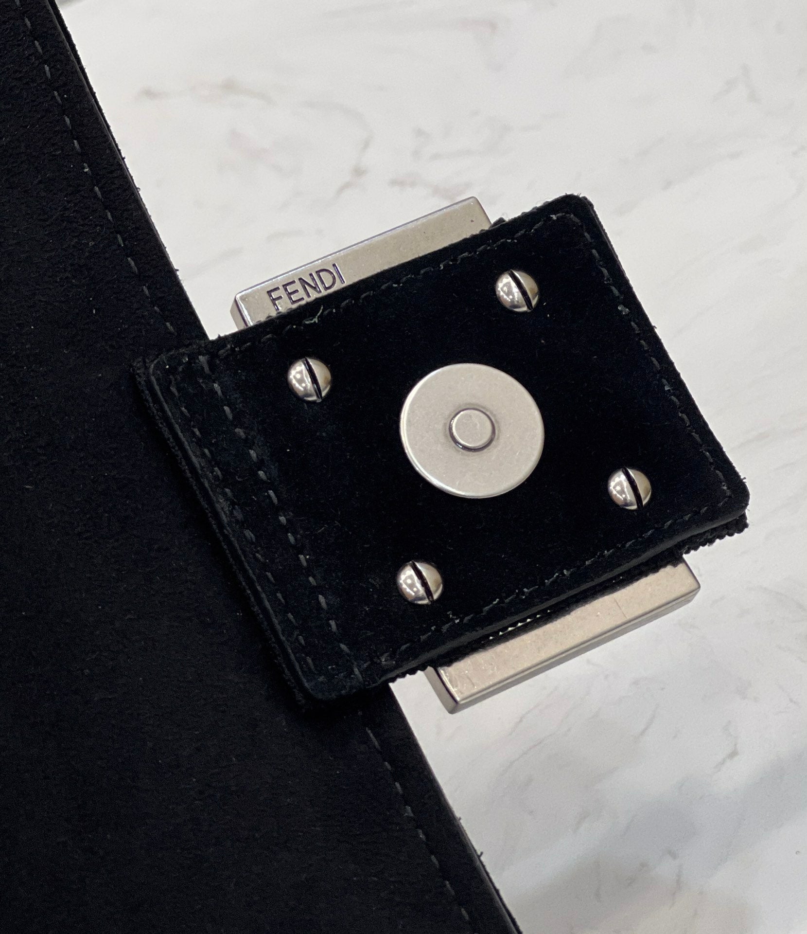 [TOP] FENDI FENDI Baguette Medium Chain Bag - Black