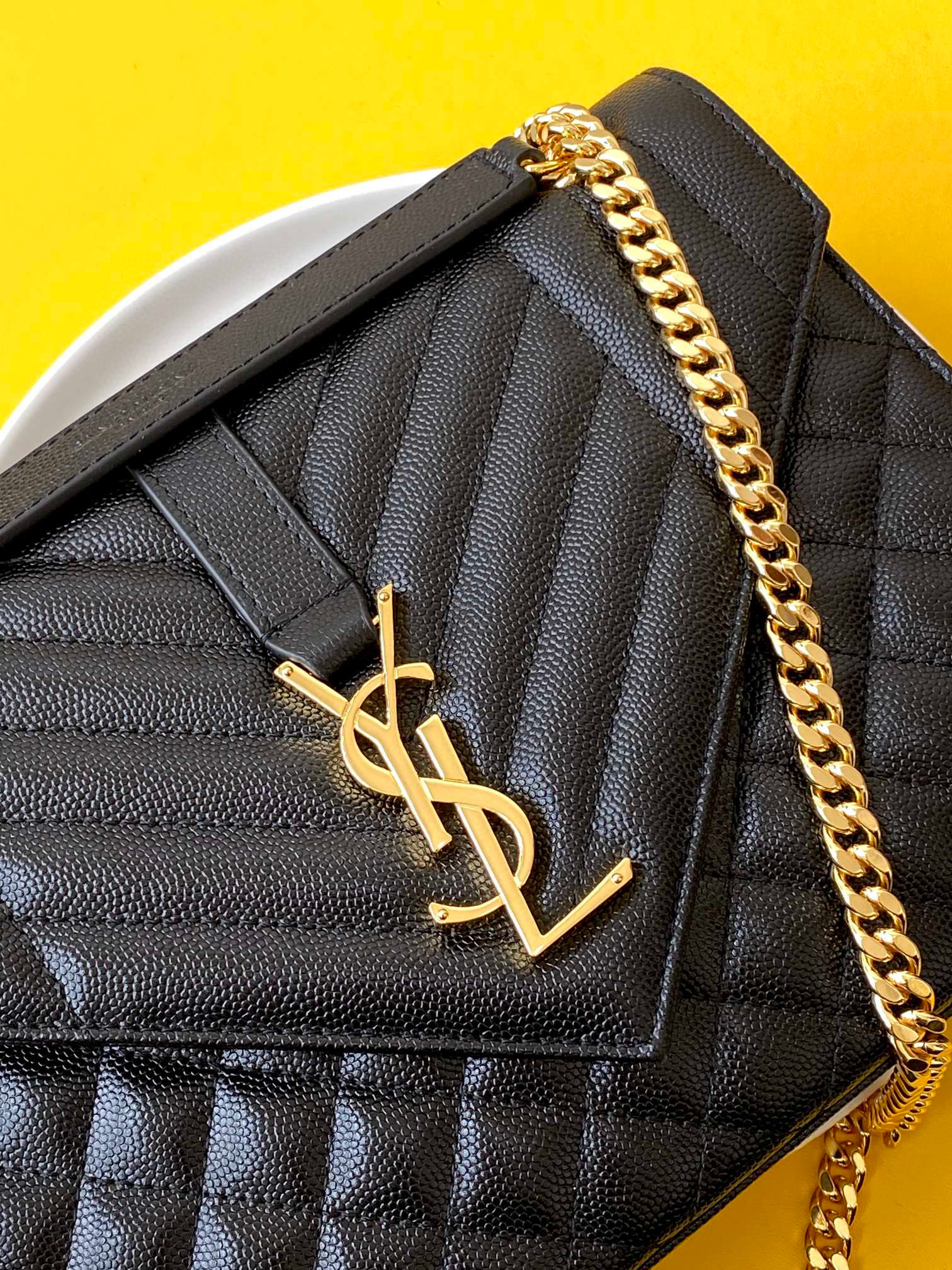 [TOP] Yves Saint Laurent YSL Envelope Bag Caviar Medium 24cm - Black & GHW