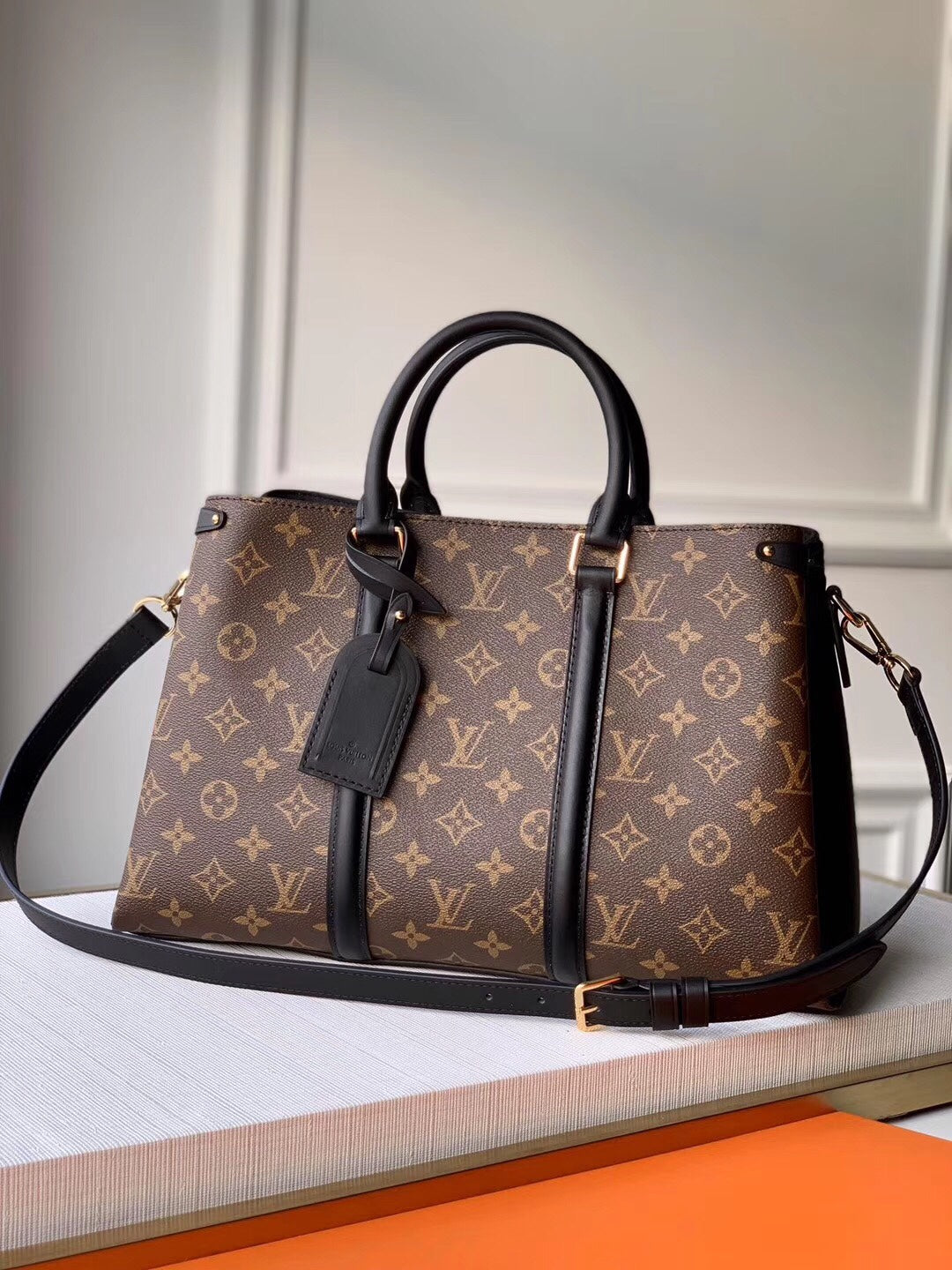 [TOP] Louis Vuitton LV L*V Soufflot BB Supple Monogram Bag 36.0 x 21.0 x 13.0 cm - Black