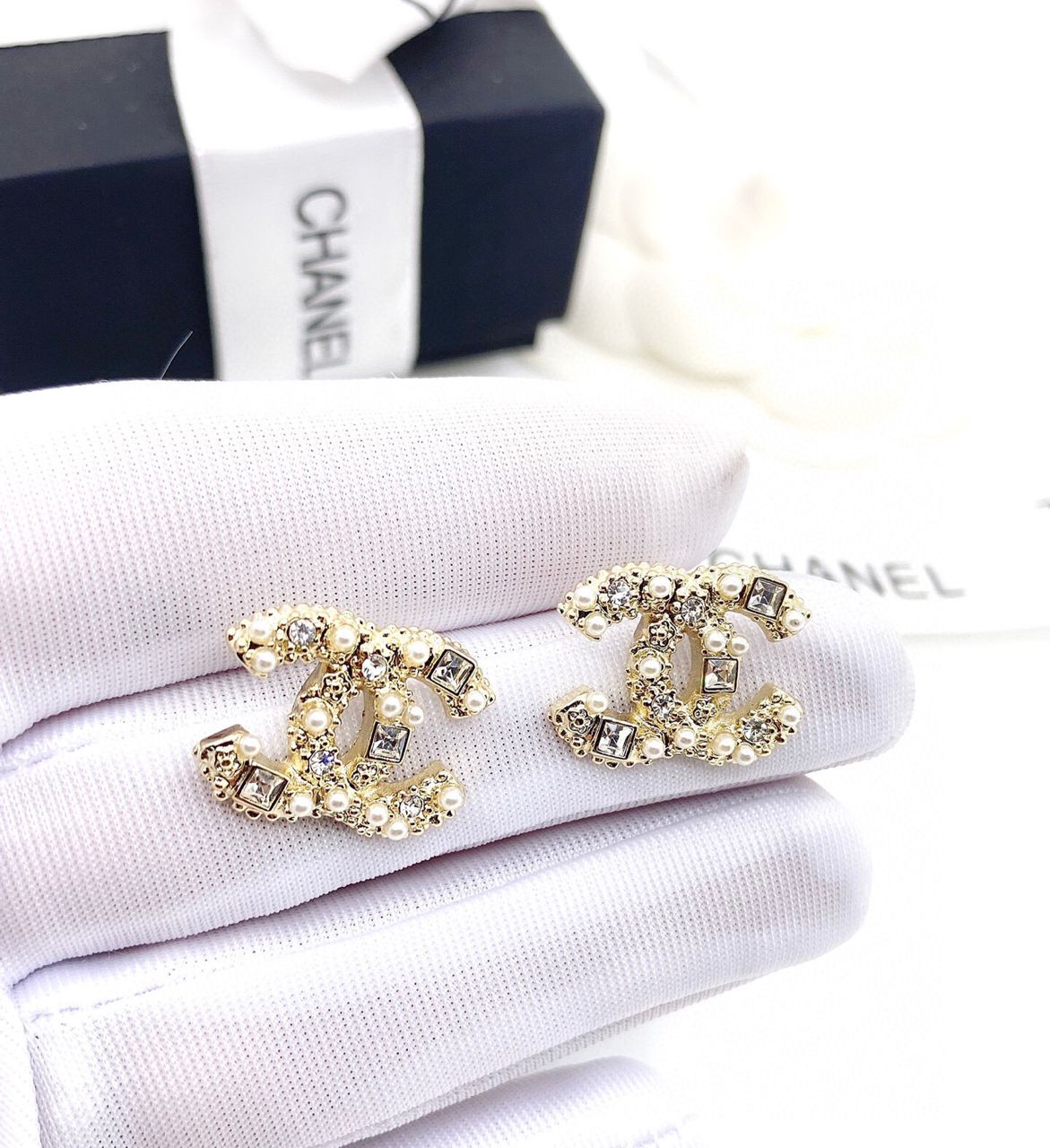 [TOP] Chanel Pearly Diamonds Stud Earrings