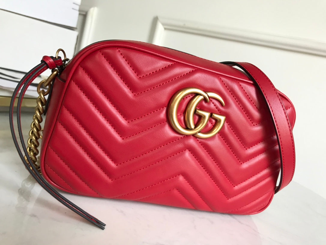 [TOP] GUCCI GG Marmont Small Matelasse Shoulder Bag - Red