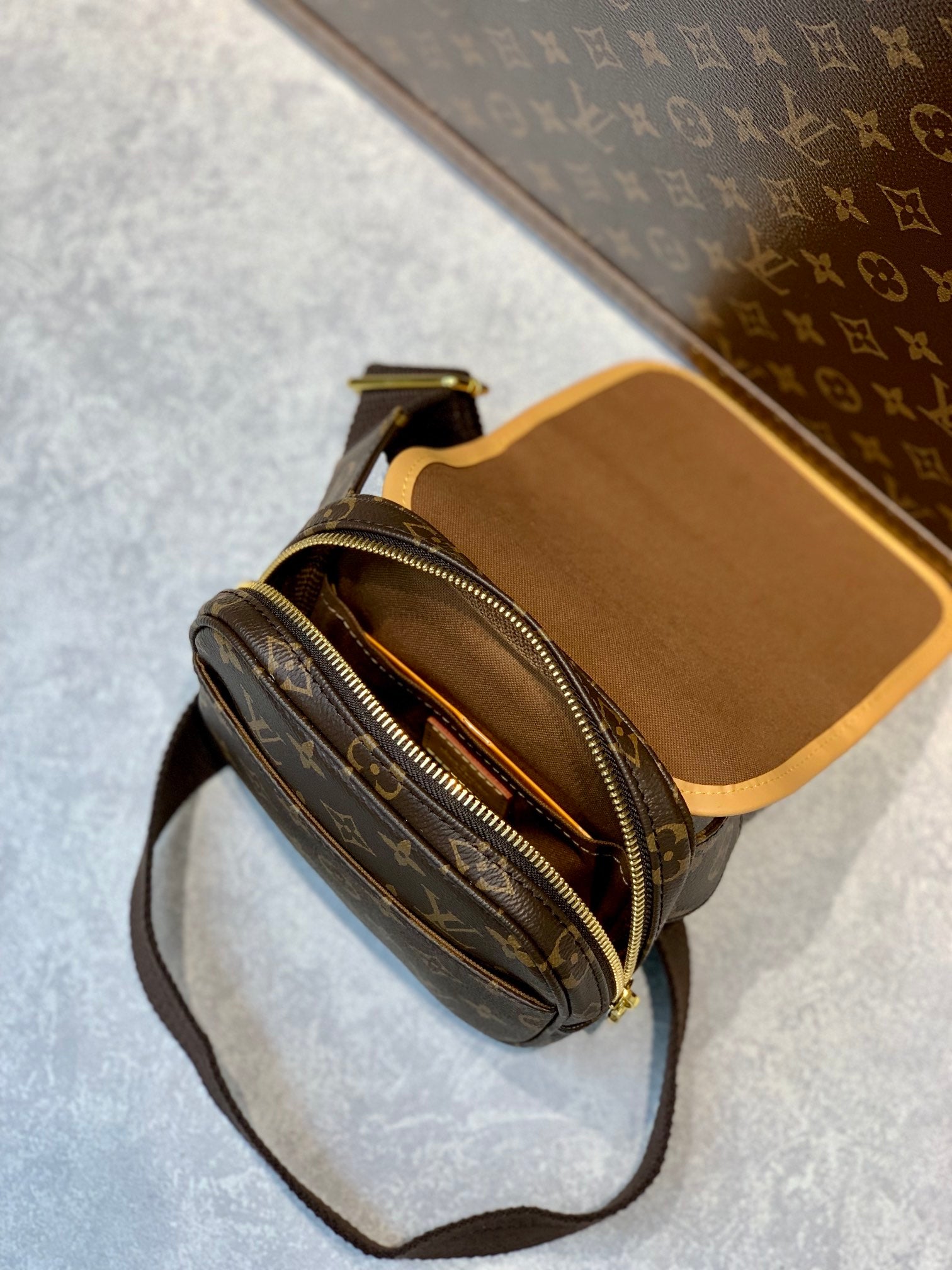 [TOP] Louis Vuitton LV L*V Bosphore Waist Bum Bag Monogram Pouch