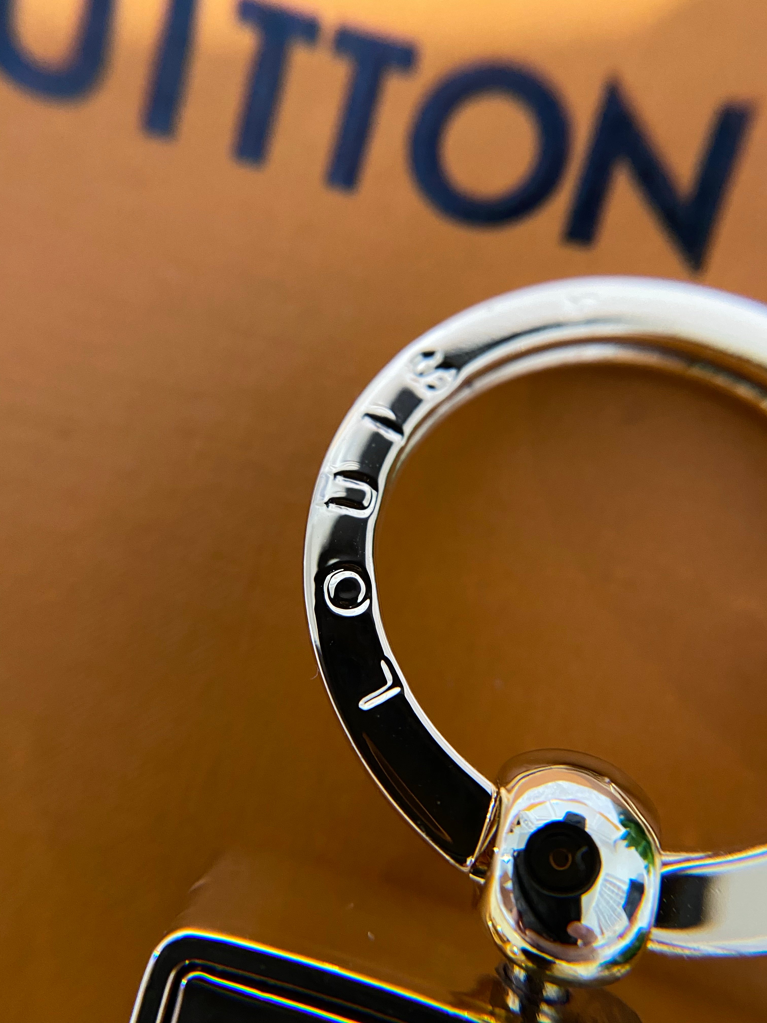 [TOP] Louis Vuitton LV Dauphine Dragonne Key Holder Monogram