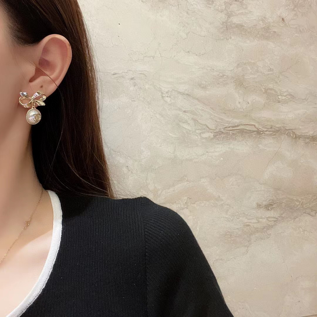 [TOP] CHANEL Logo Pearls Gold Bow Earrings
