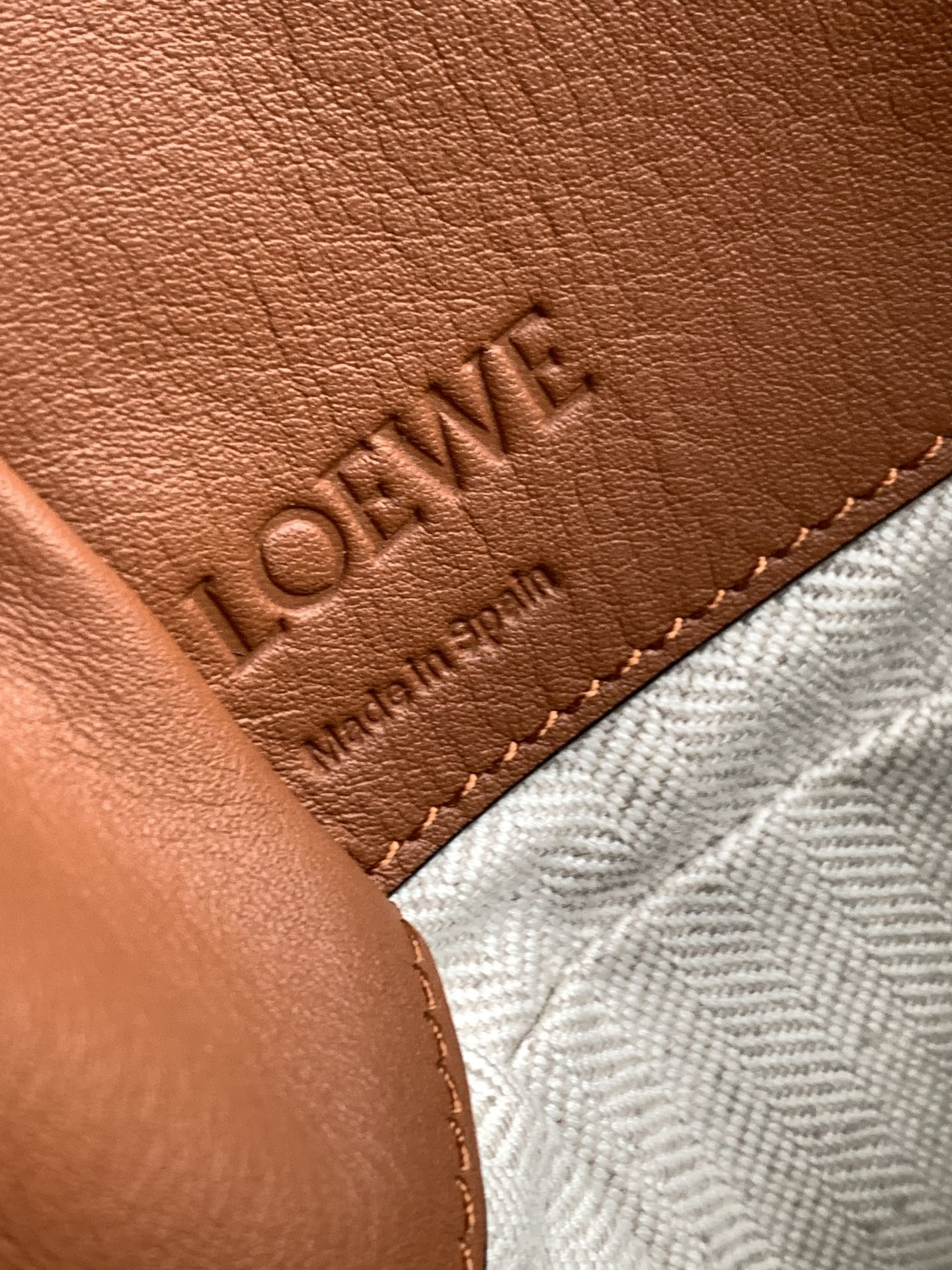 [TOP] LOEWE Calfskin Hammock Bag 19*11*17cm - Brown White