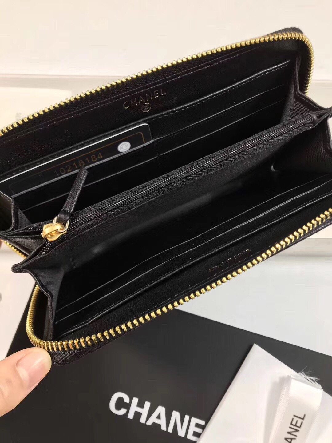 [TOP] CHANEL 19 Zipper Quilted Wallet - Black
