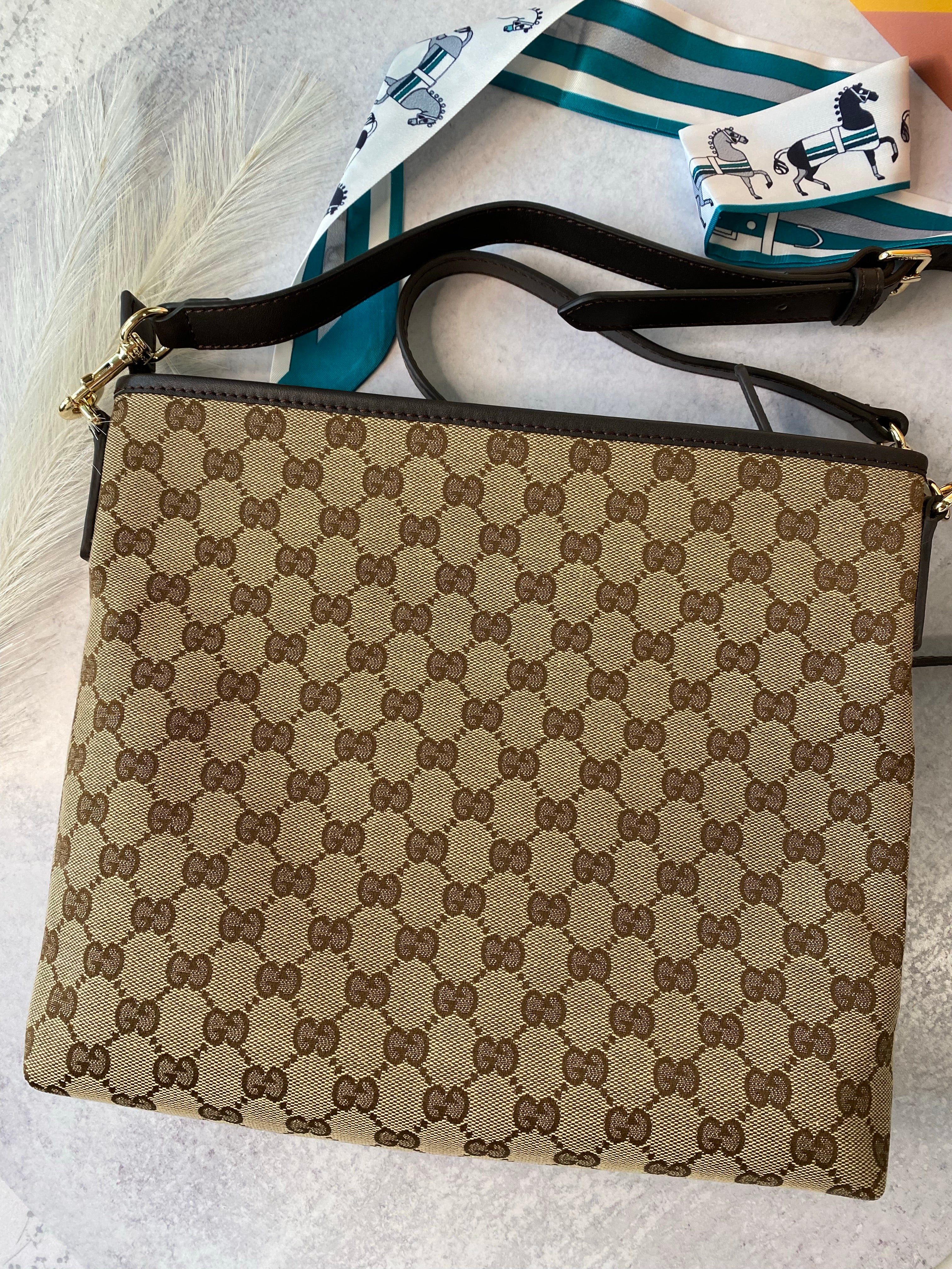 [TOP] GUCCI Canvas Web Messenger Bag