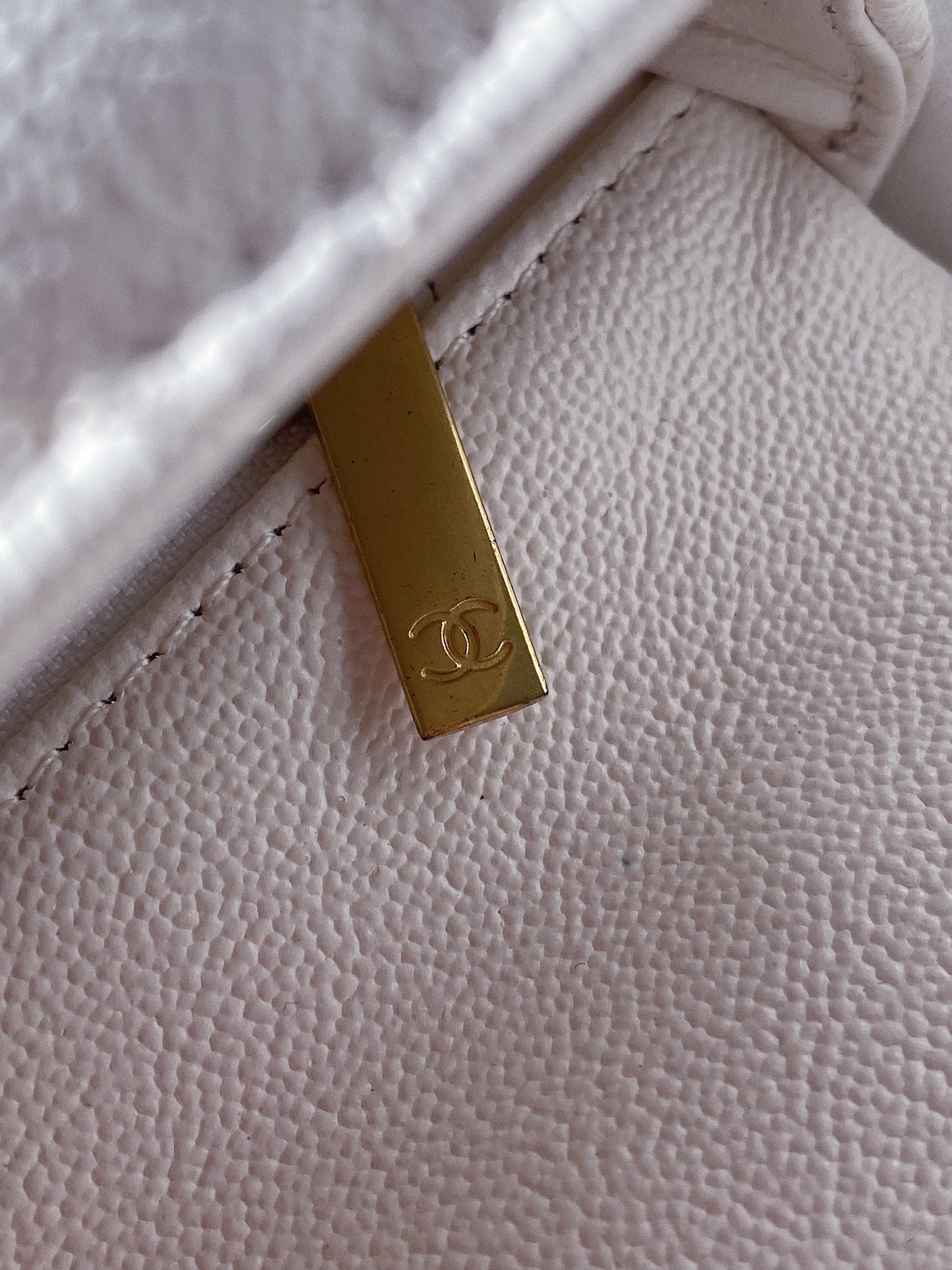 [TOP] CHANEL Classic Flap Bag with Top Handle Caviar Skin New Mini 20cm - White & GHW