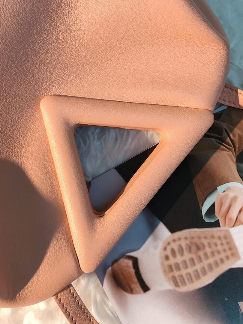 [TOP] Bottega Veneta BV  Point Bag - Peach