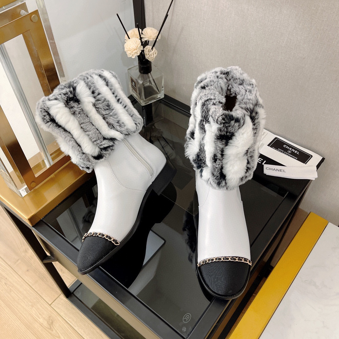 [TOP] CHANEL Lambskin Boots with Rabbit Fur Sleeve - White