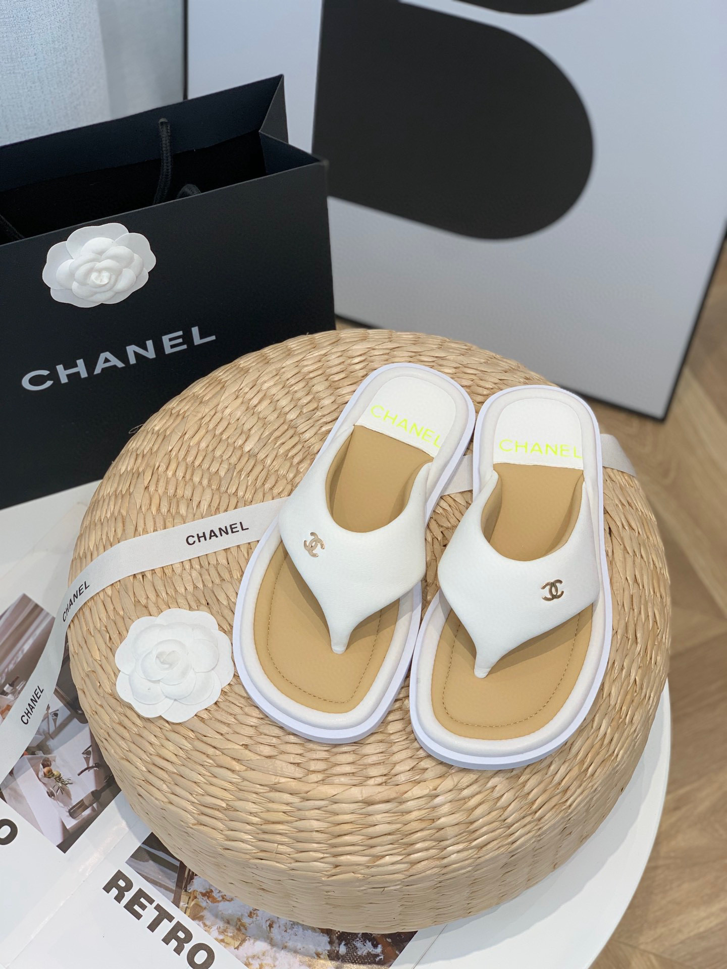 [TOP] CHANEL Puffy Thong Sandals Lambskin - 7 Colours