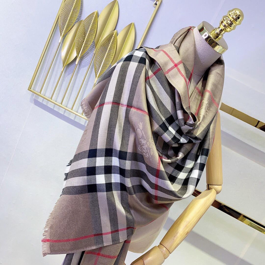 [TOP] BURBERRY Wool and Silk Scarf - 711 Luxury