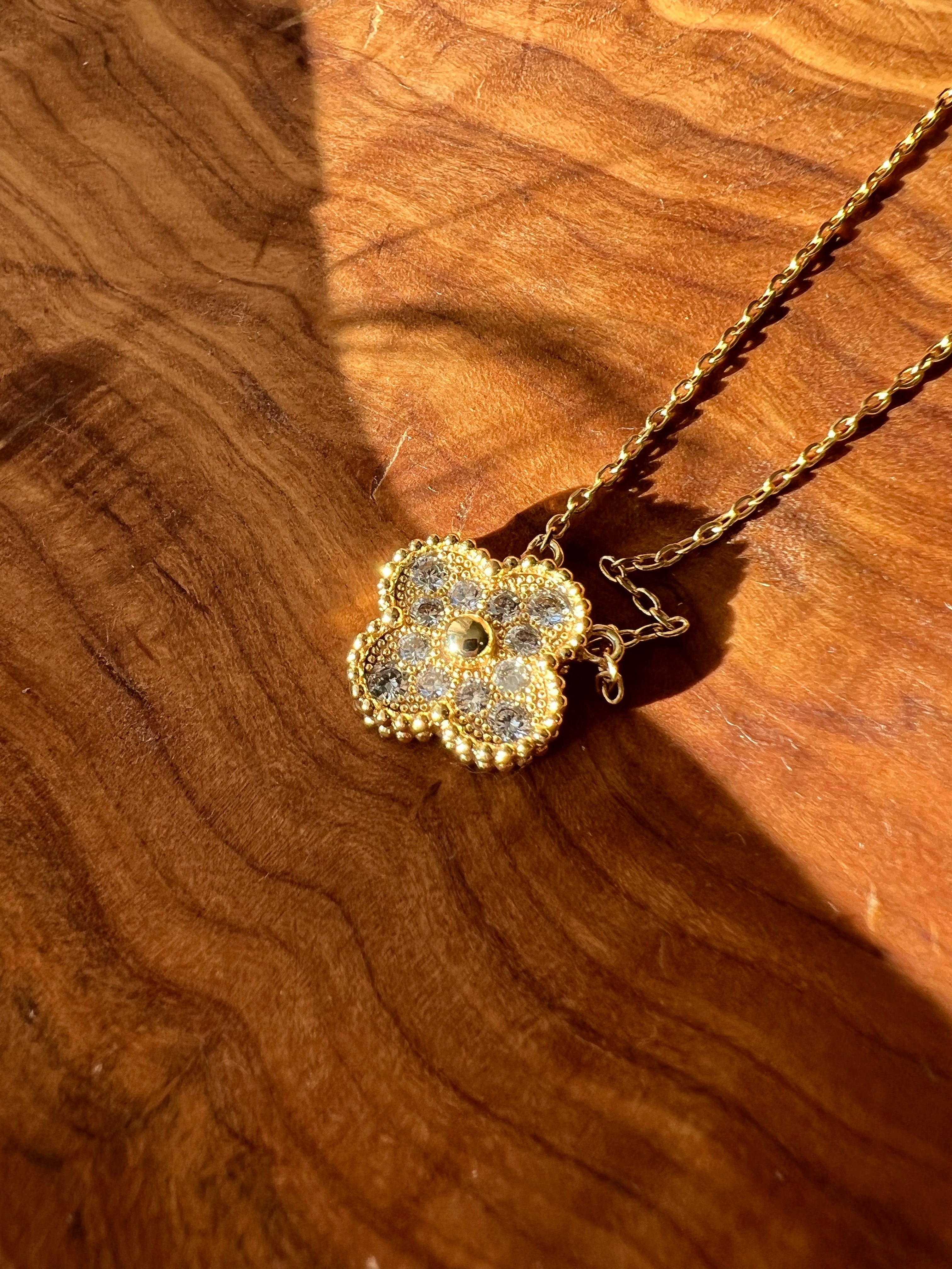 [TOP] Van Cleef & Arpels VCA Single Motif Necklace w Stones - Gold