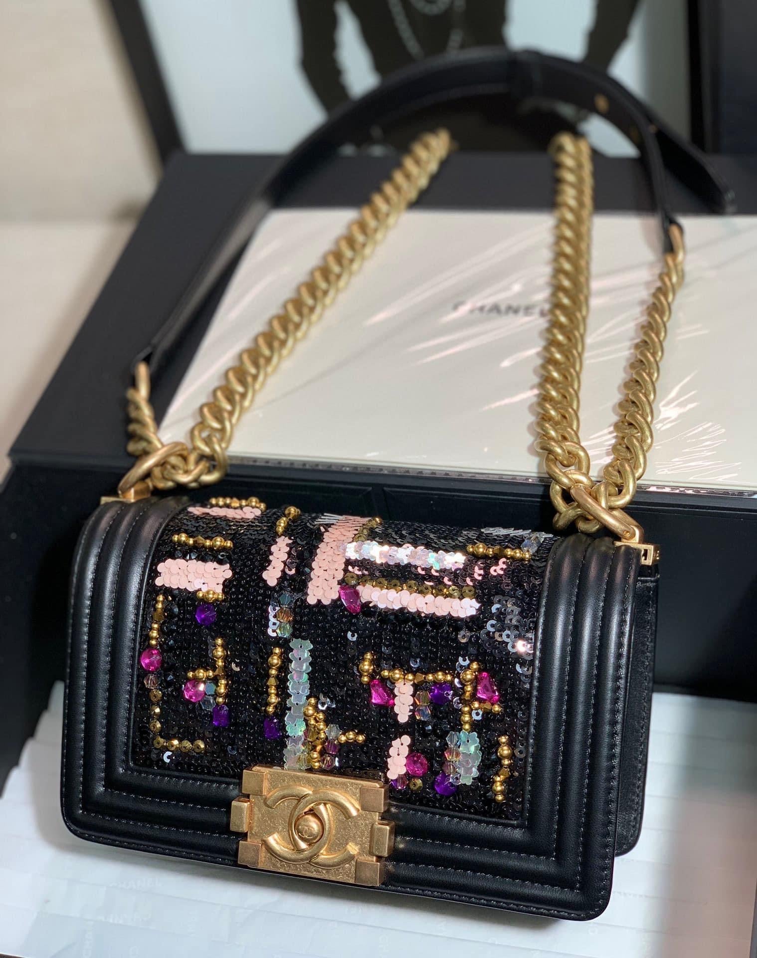 [TOP] CHANEL Le Boy Bag Sequin and Stones Small 20cm - Black & GHW