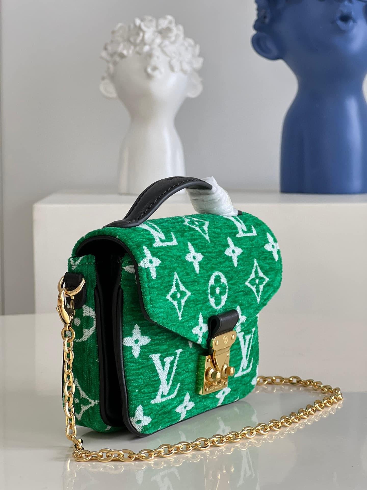 [TOP] Louis Vuitton LV Micro Velvet Metis  14x11x3.5cm - Green