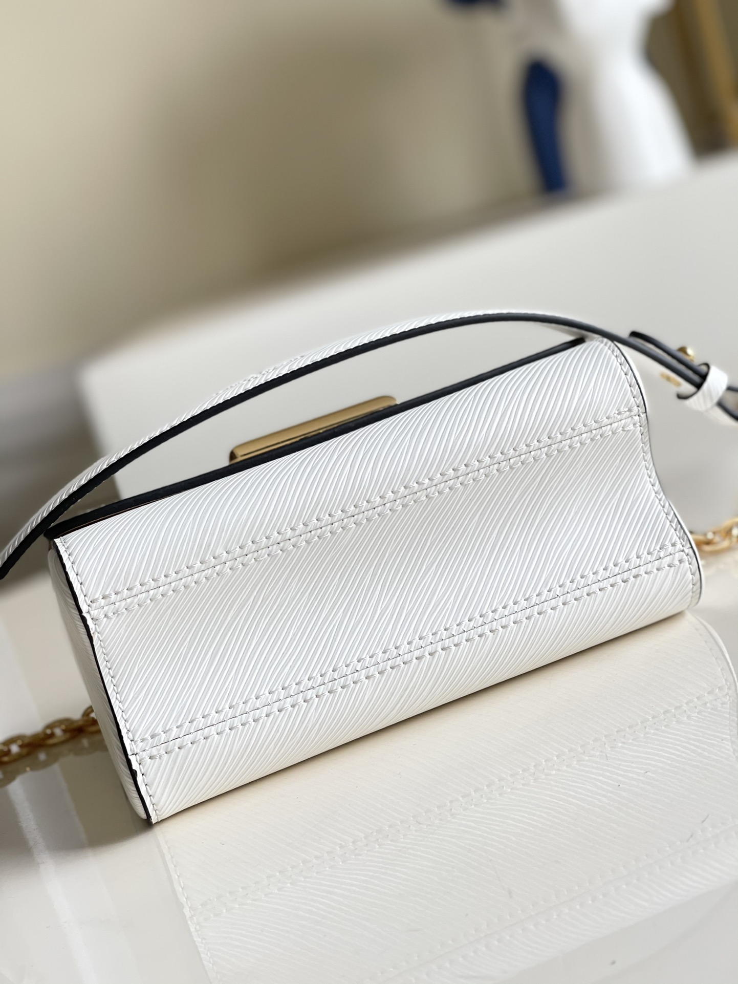 [TOP] Louis Vuitton LV Mini LV Epi Twist Bag 18x15x9cm- White