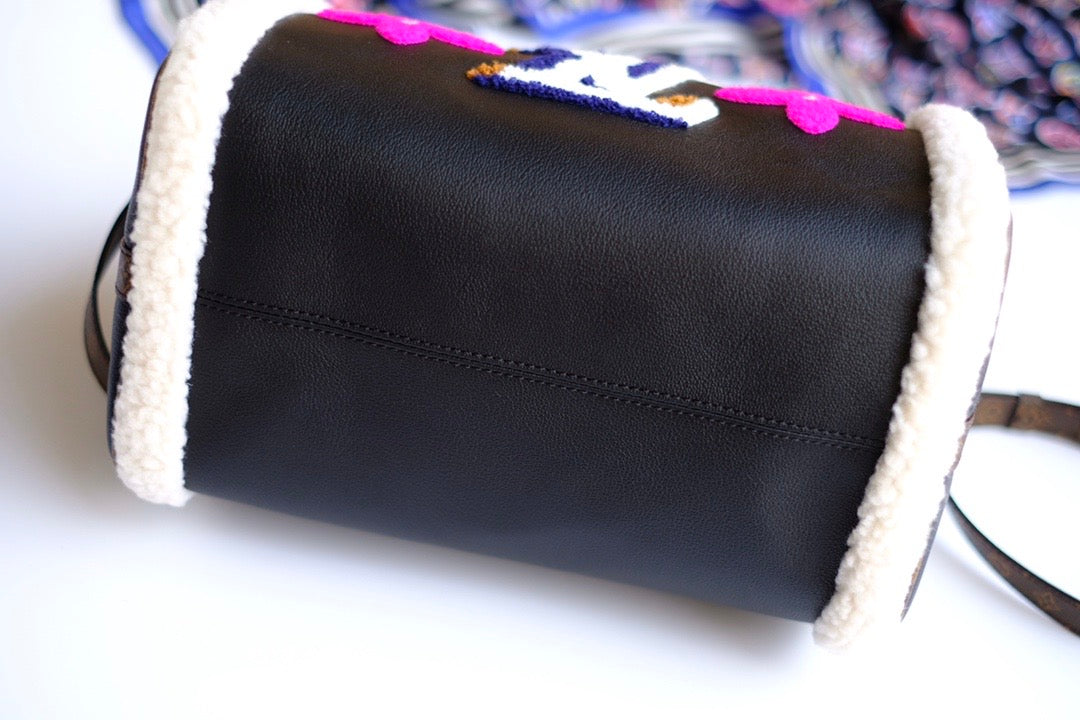 [TOP] Louis Vuitton LV  Speedy 30 Calfskin and Teddy Shearling Bag 30x21x17cm - Black