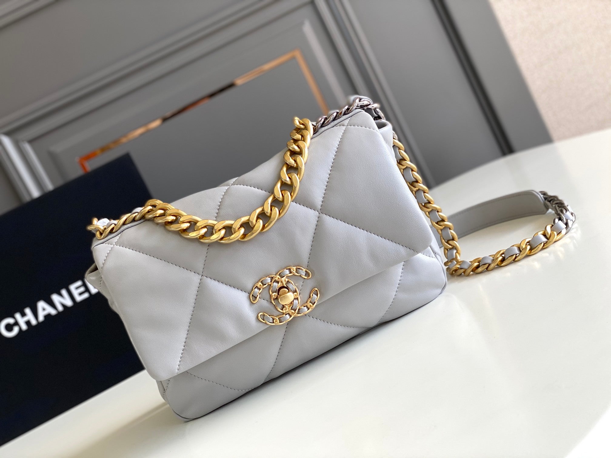 [TOP] CHANEL 19 Bag Small 26cm - Light Grey