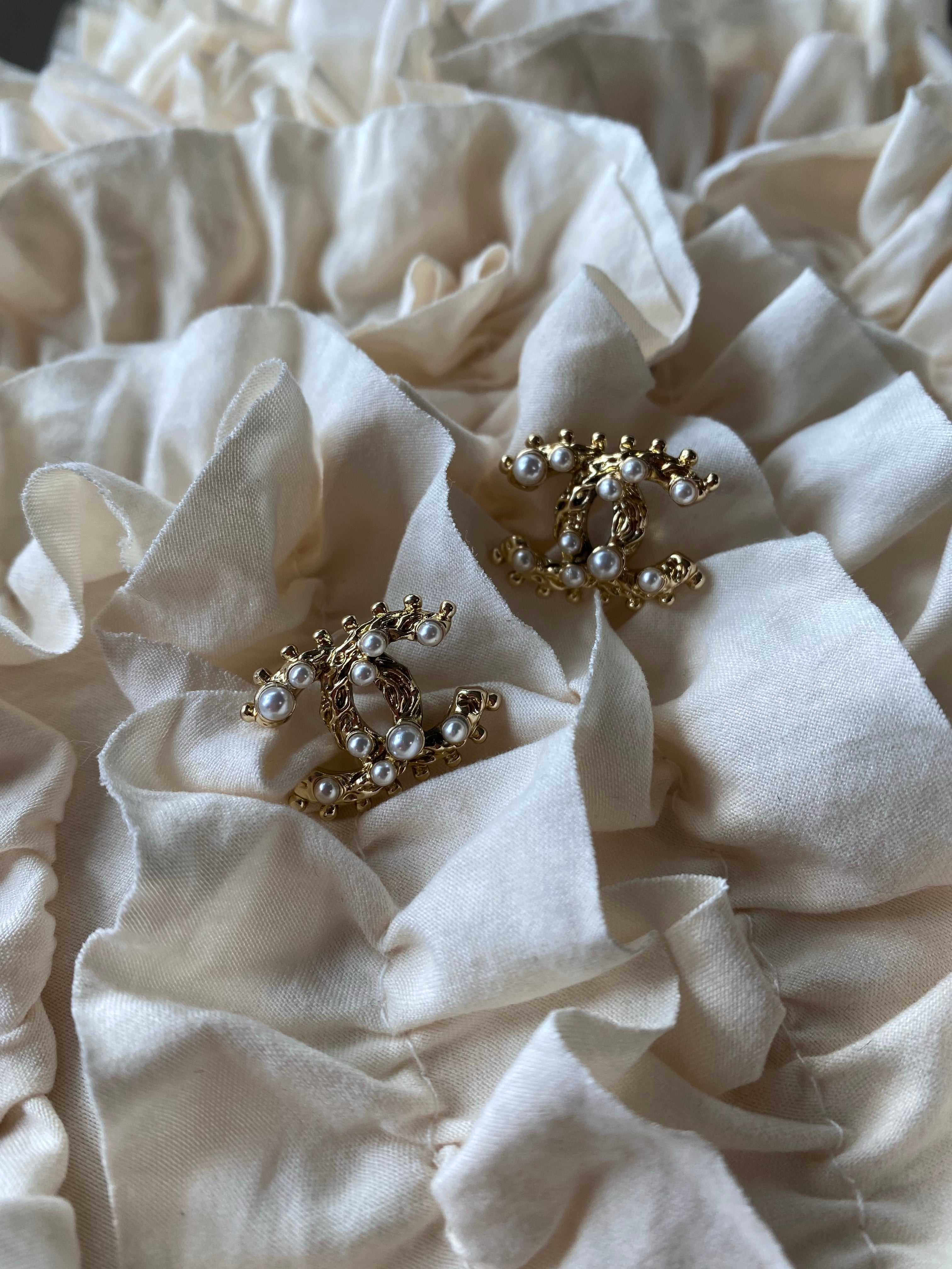 [TOP] CHANEL Antique Stud Logo Earrings