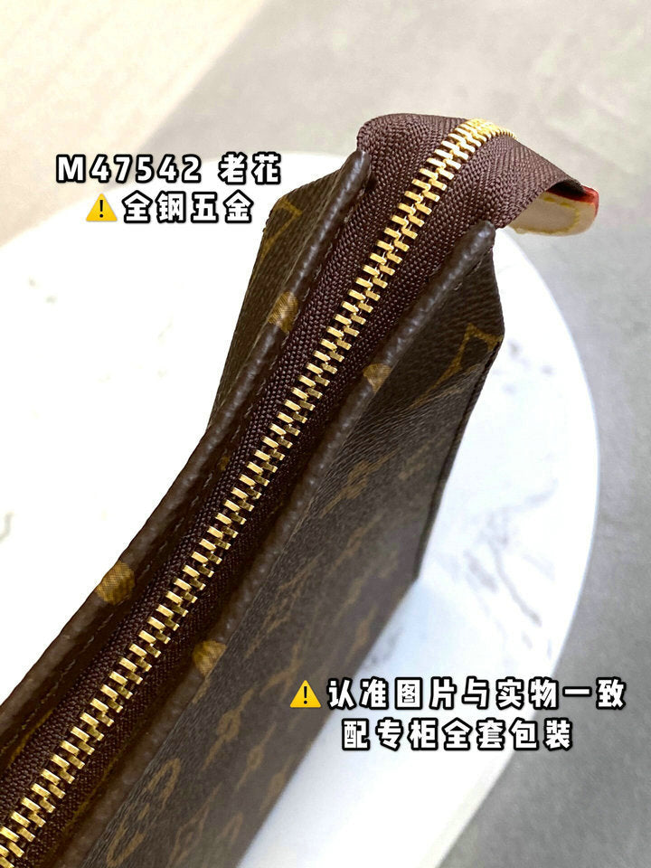 [TOP] Louis Vuitton LV  Toilery Pouch 26 Monogram 25 x 20 x 5.5cm-Brown