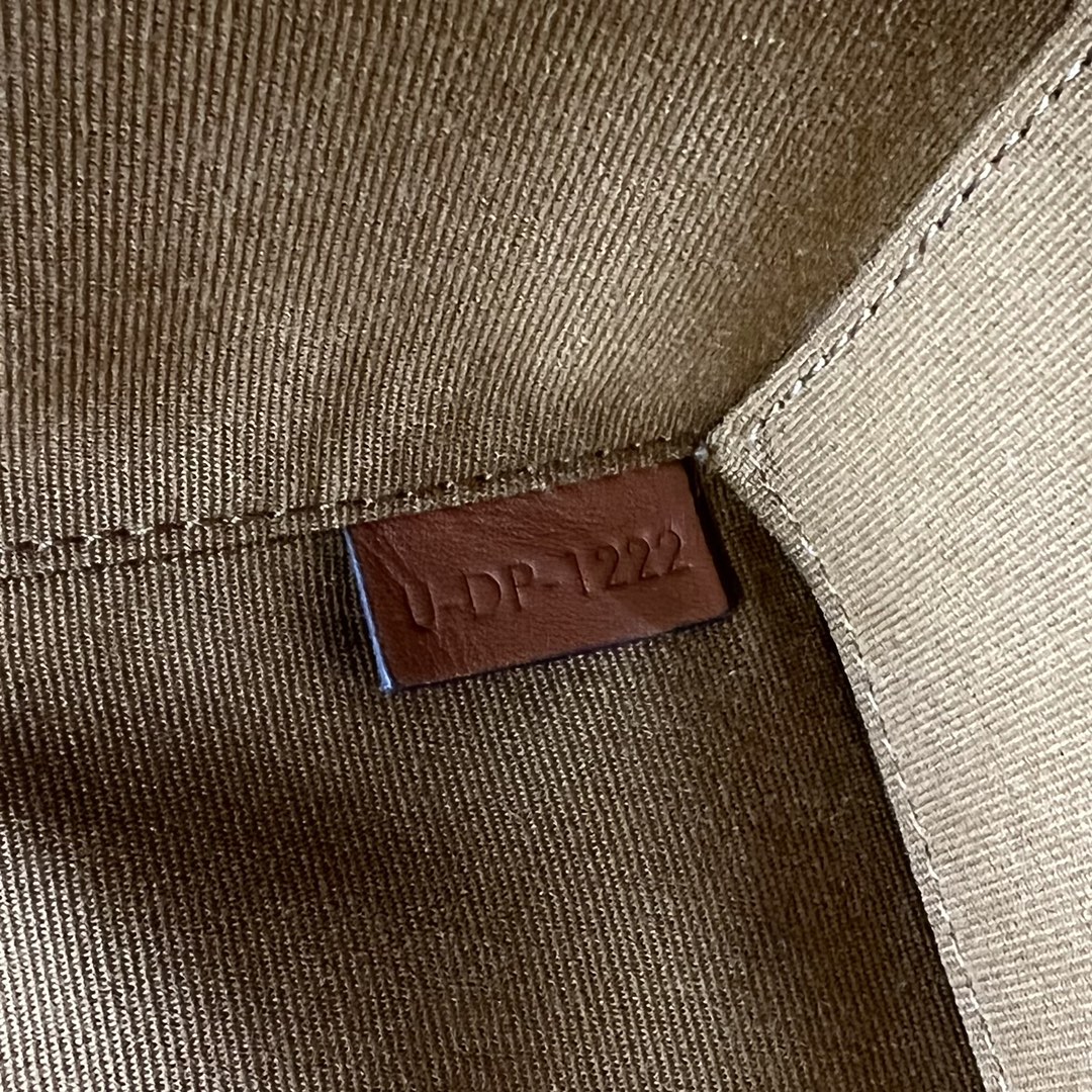 [TOP] CELINE Cuir Triomphe Handbag 15x15x15cm