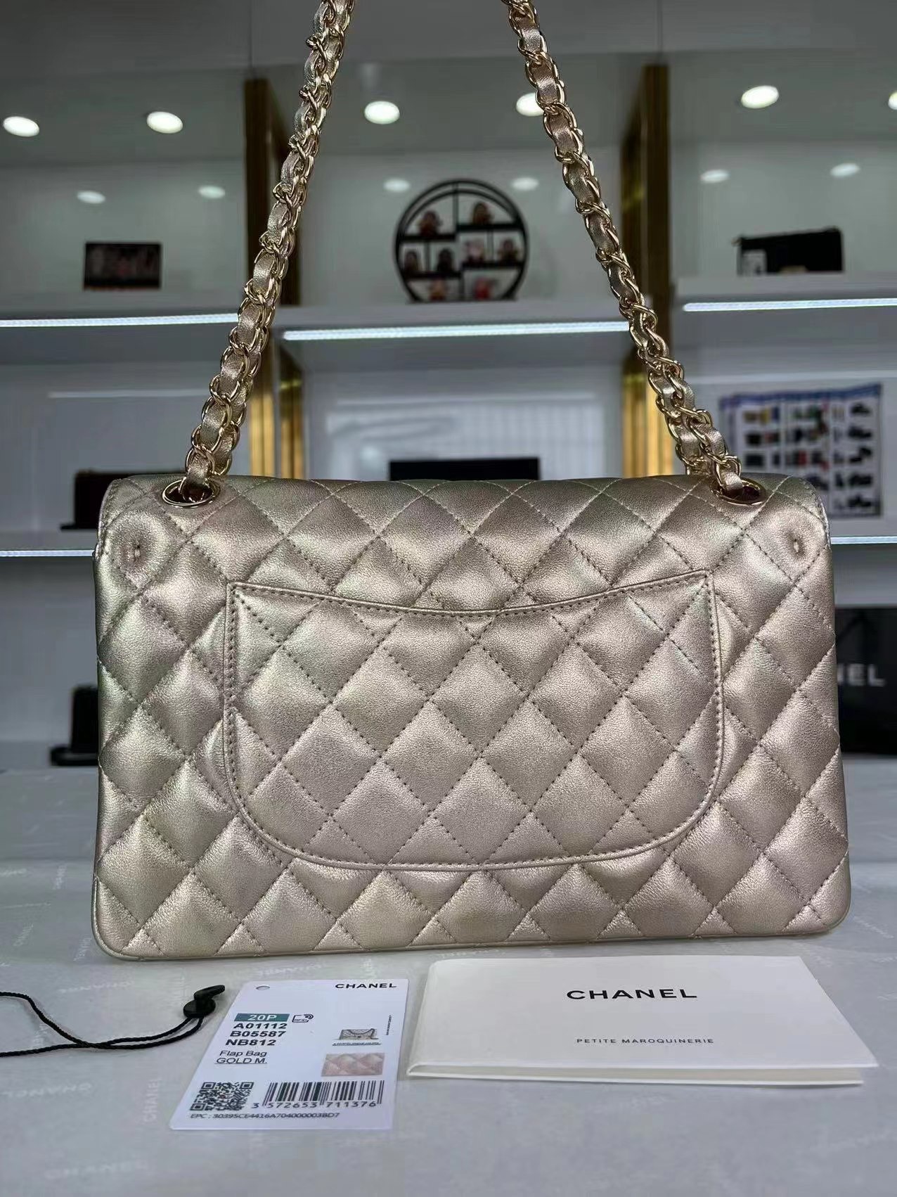[TOP] CHANEL Classic Flap Bag Lambskin Medium 25.5cm – Gold & GHW