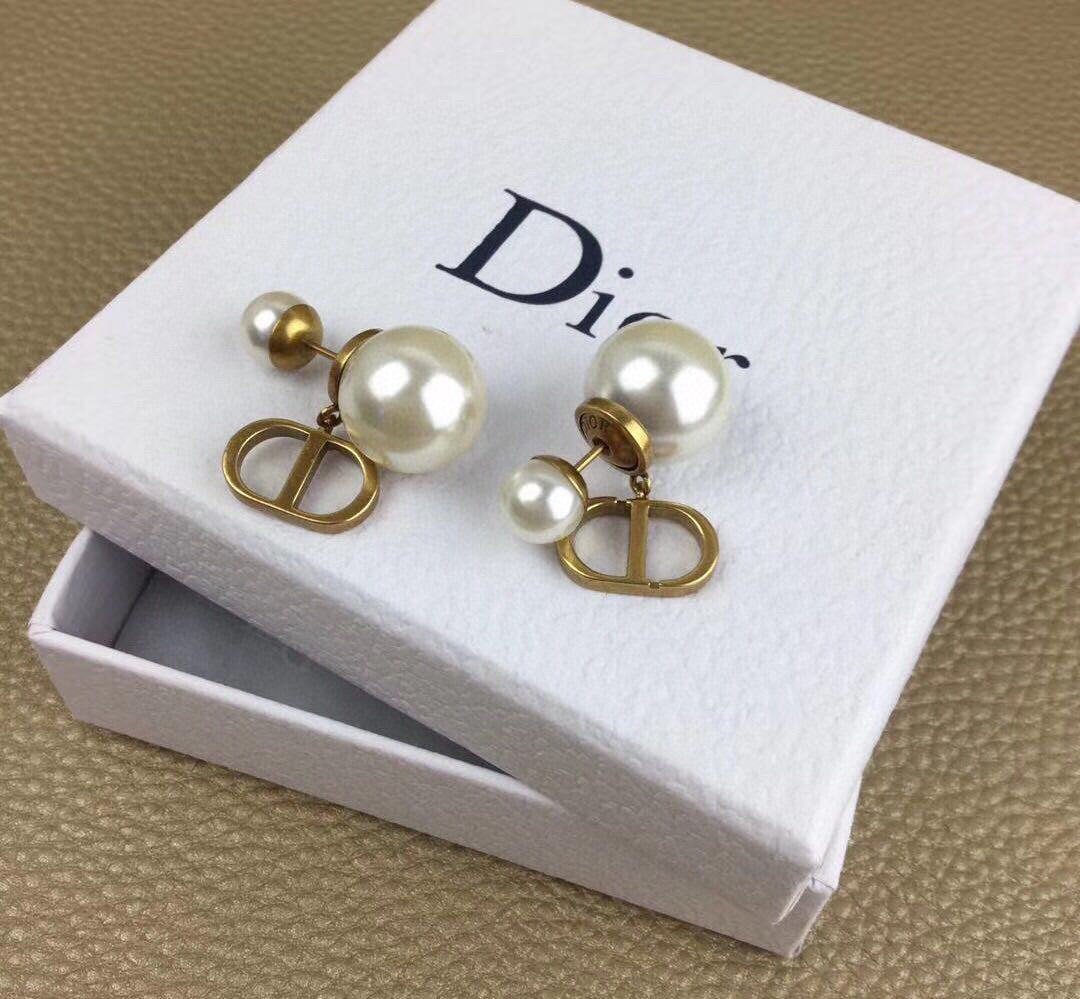 [Top] Christian Dior Pearly Stud Earrings