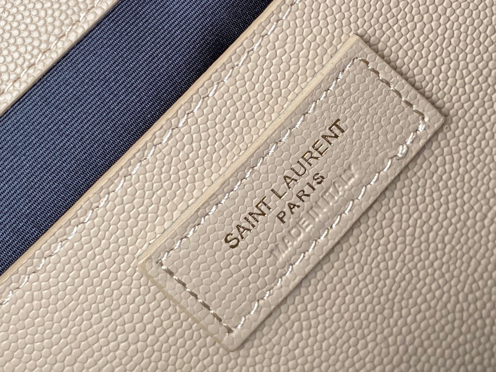 [TOP] Yves Saint Laurent YSL Envelope Bag Caviar Medium 24cm - GHW