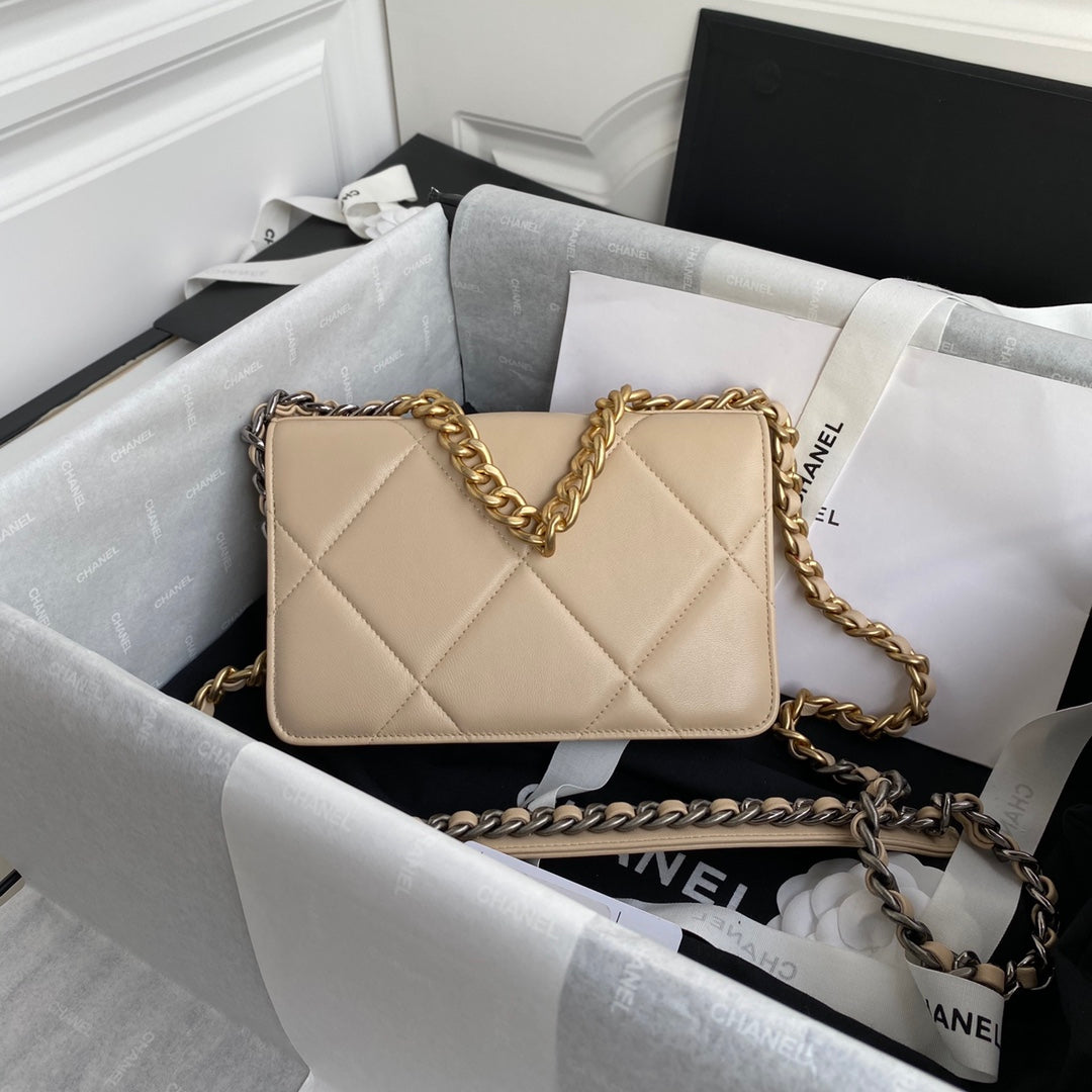 [TOP] CHANEL 19 WOC Bag - Beige
