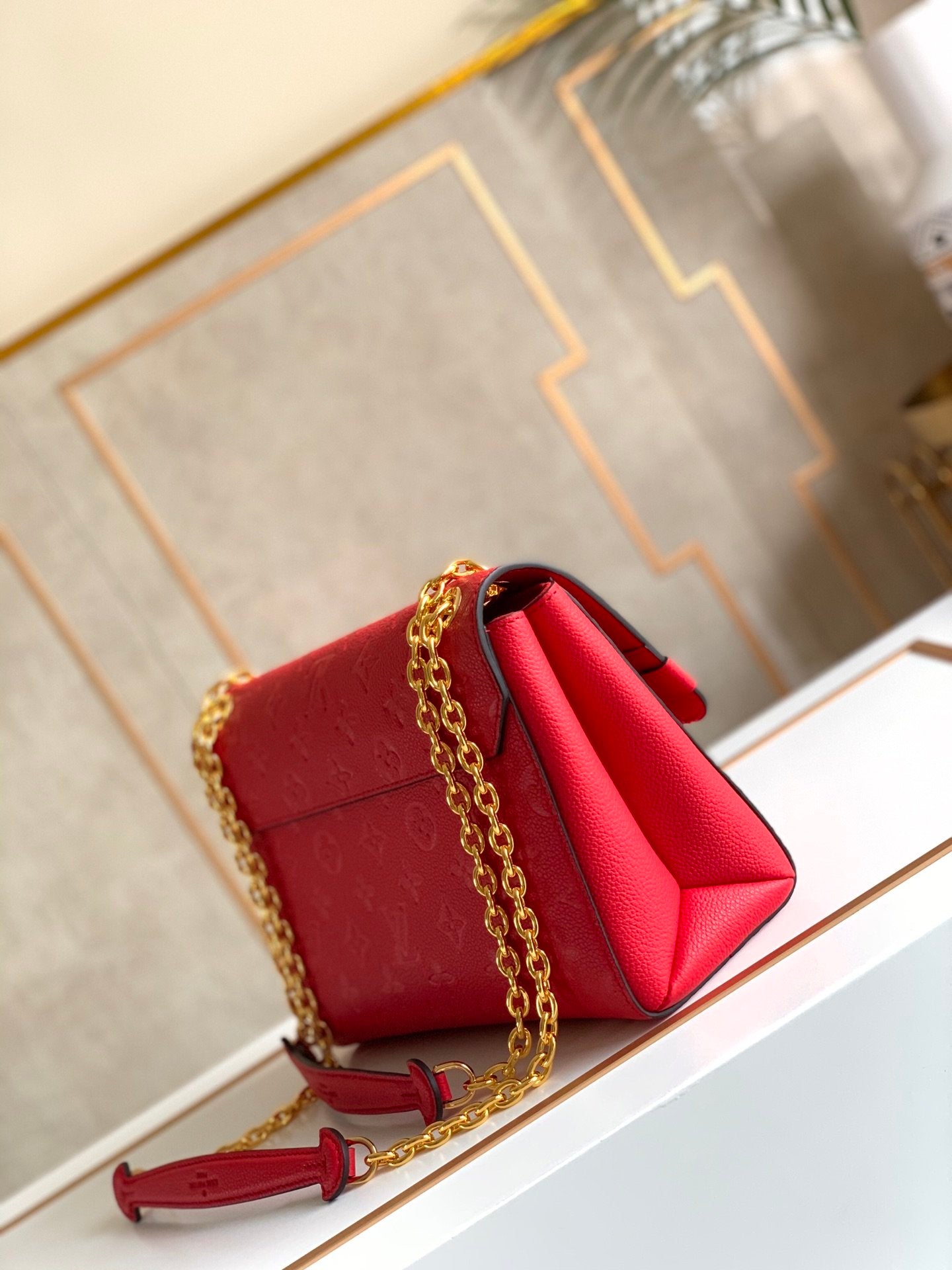 [TOP] Louis Vuitton LV  Vavin 20.5 x 15 x 8 cm- Red