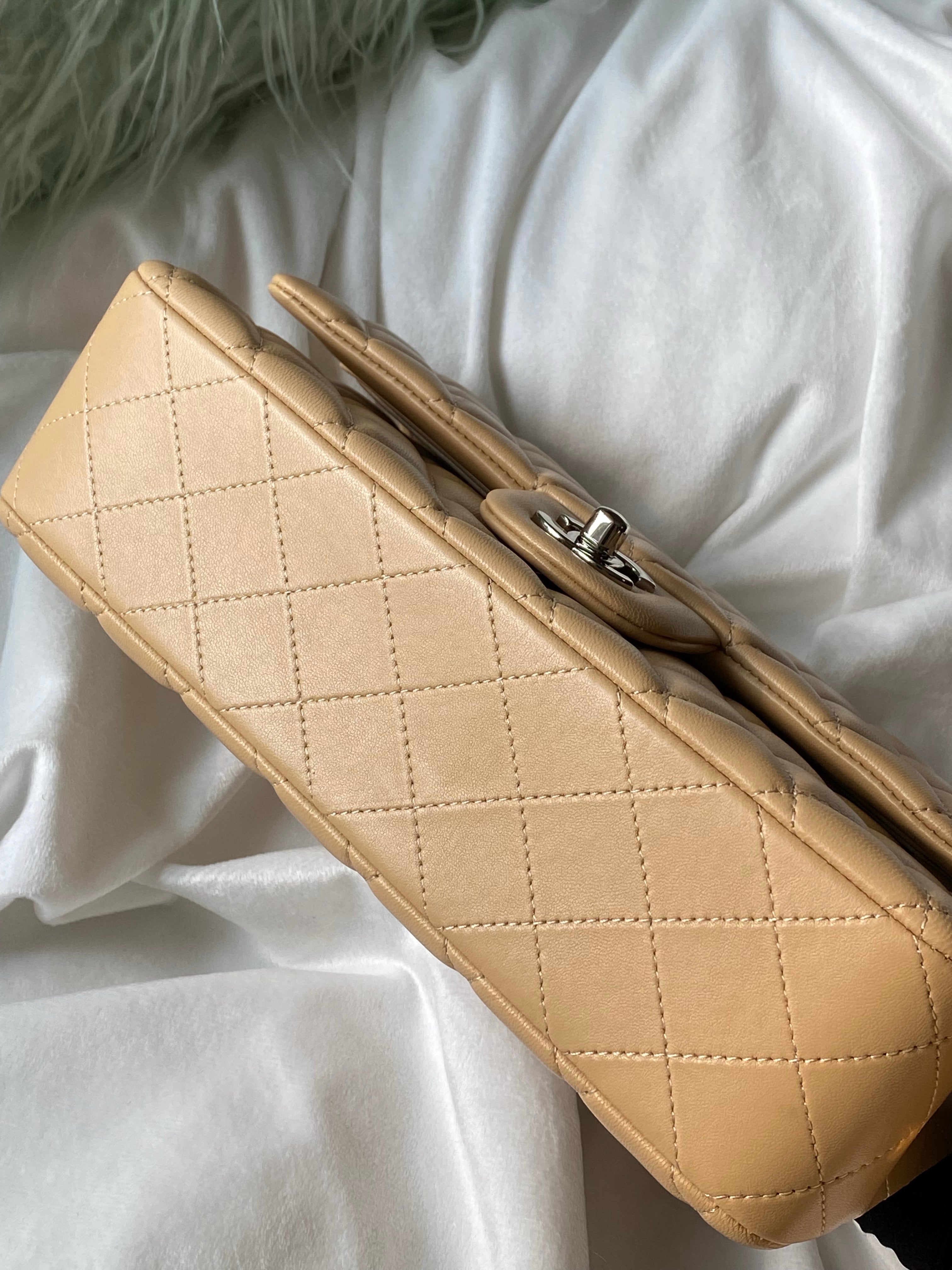 [TOP] CHANEL Classic Flap Bag Lambskin Medium 25.5cm – Beige & SHW