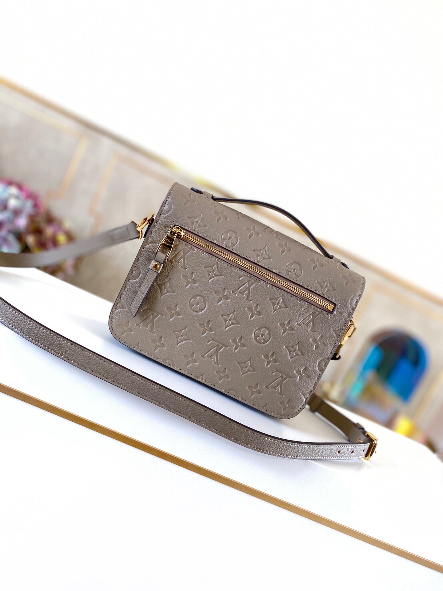 [TOP] Louis Vuitton LV £V Empreinte Pochette Metis 25X19X7cm - Taupe