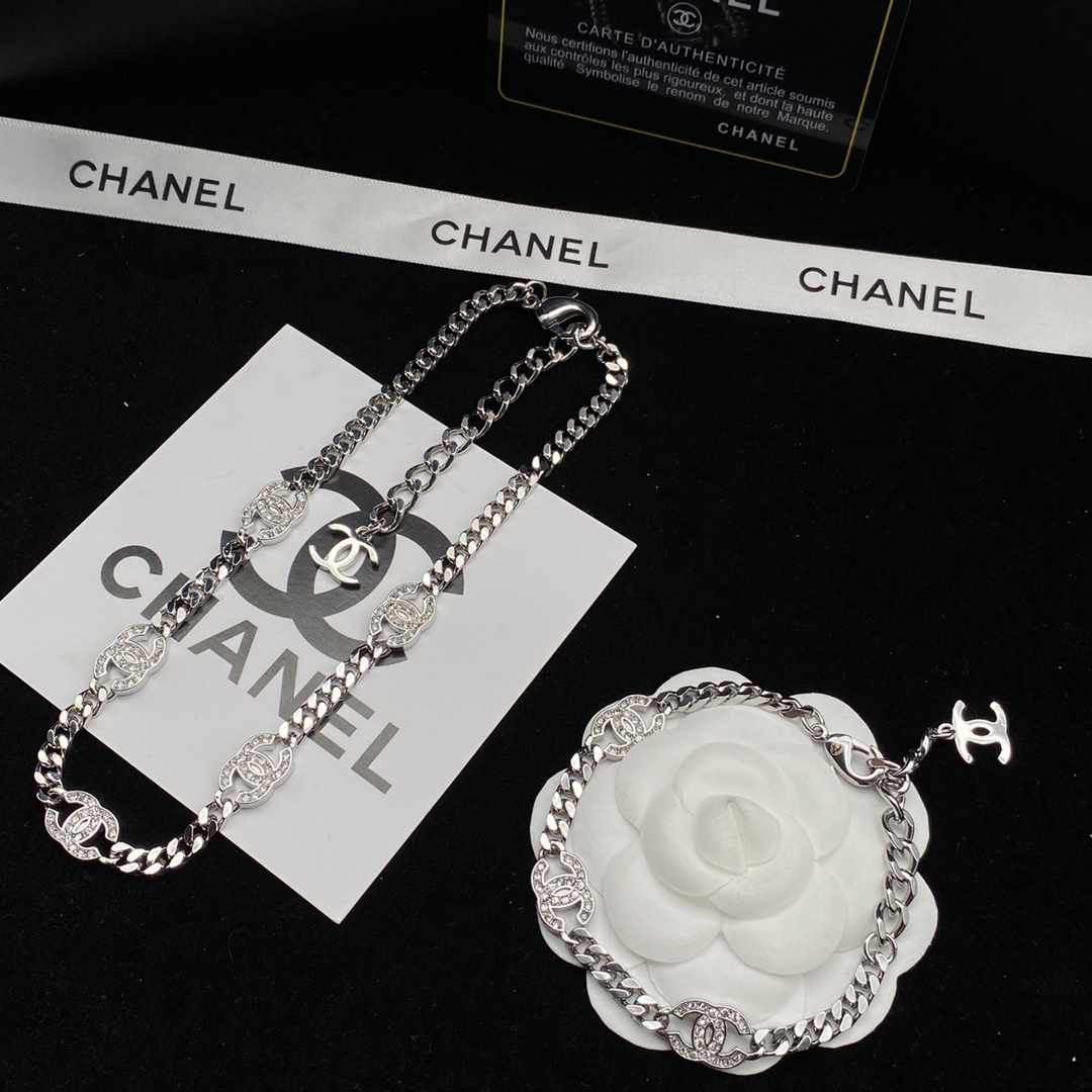 [TOP] CHANEL Silver Necklace Bracelet Set