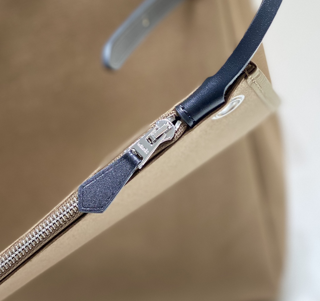 [TOP] HERMES Herbag Zip Handbag 31cm