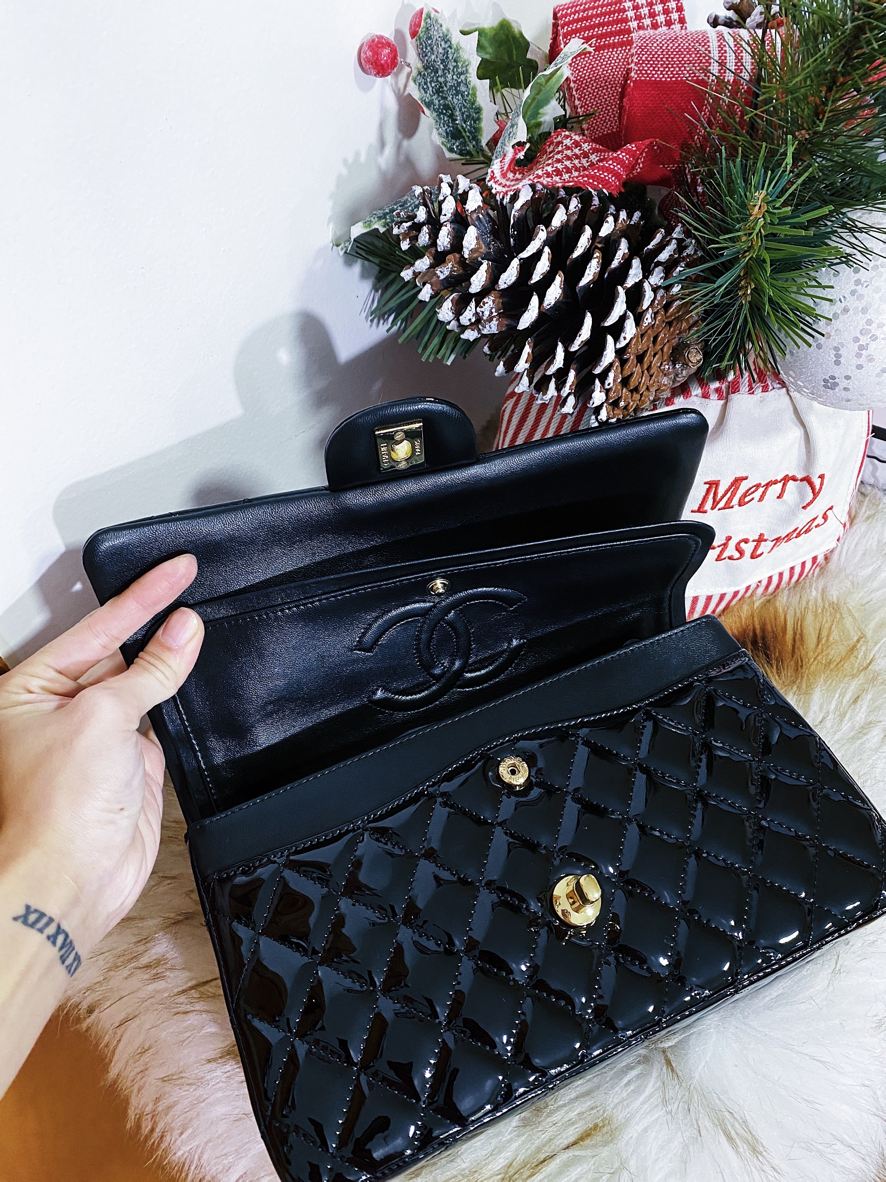 [TOP] CHANEL Classic Flap Bag Patent Medium 25.5cm – Black & GHW