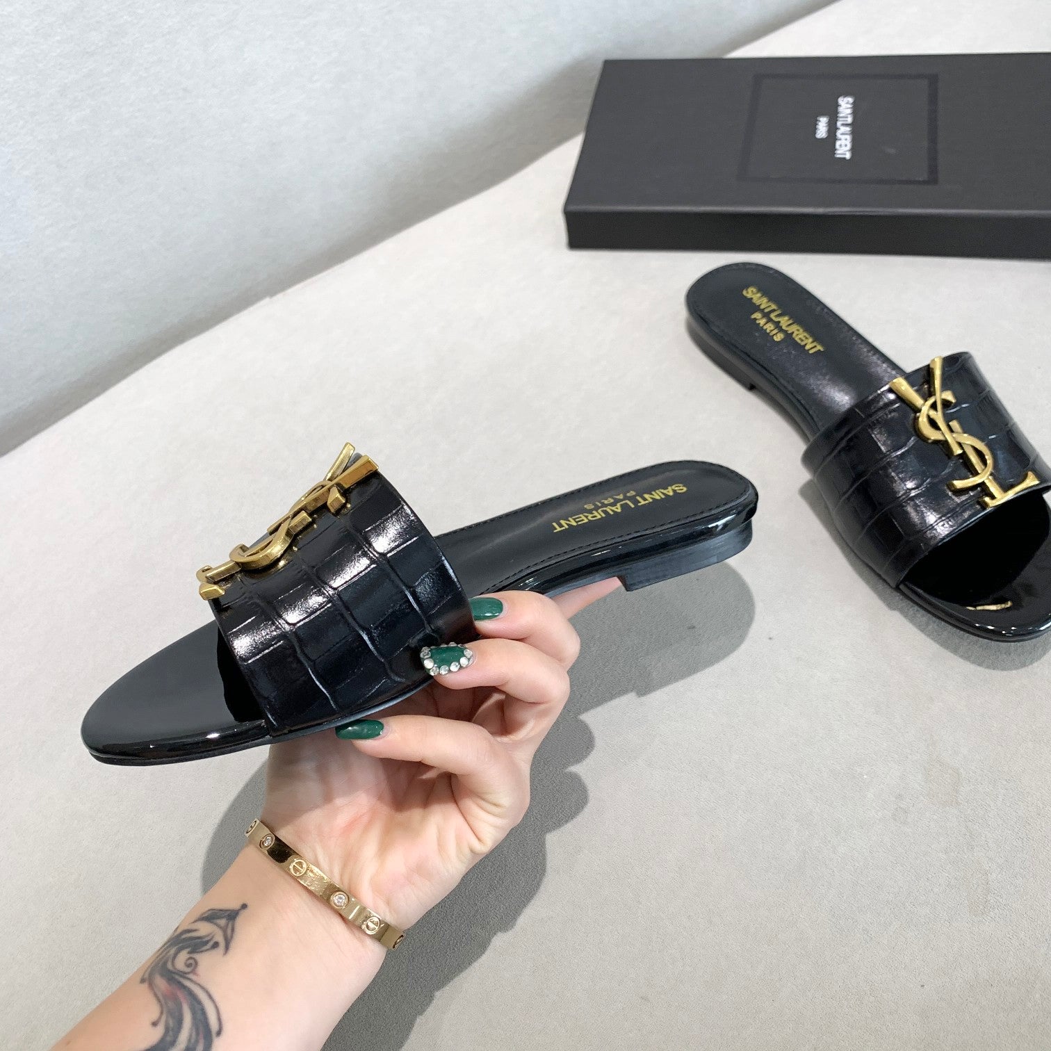 [TOP] Yves Saint Laurent YSL Monogram Croc Slide - Black