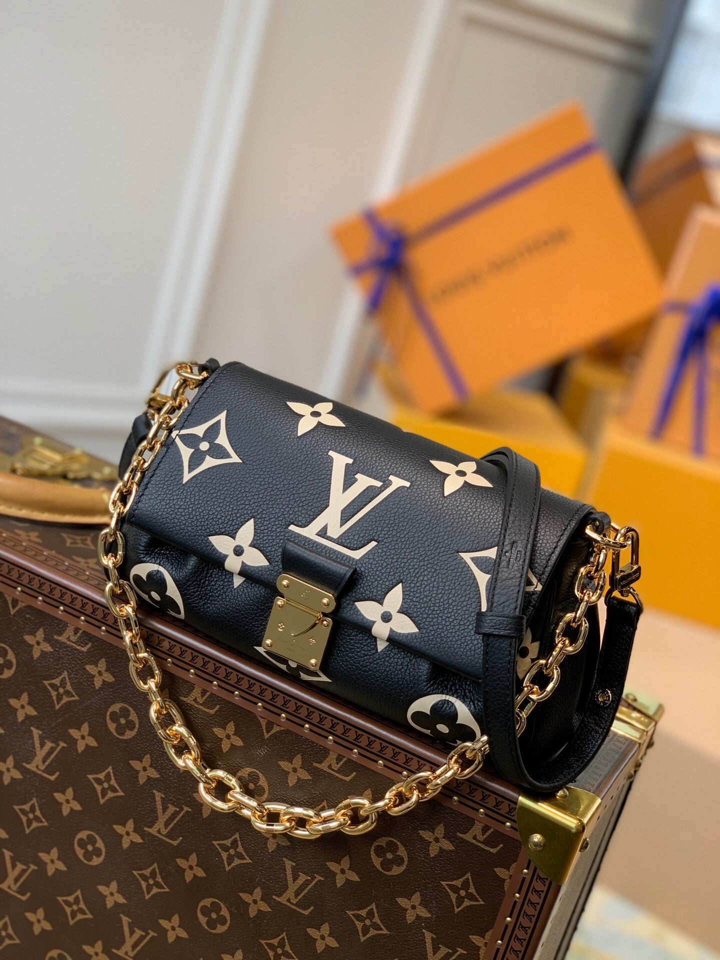 [TOP] Louis Vuitton LV  Favorite Bag 20.5x13.5x12cm- Black