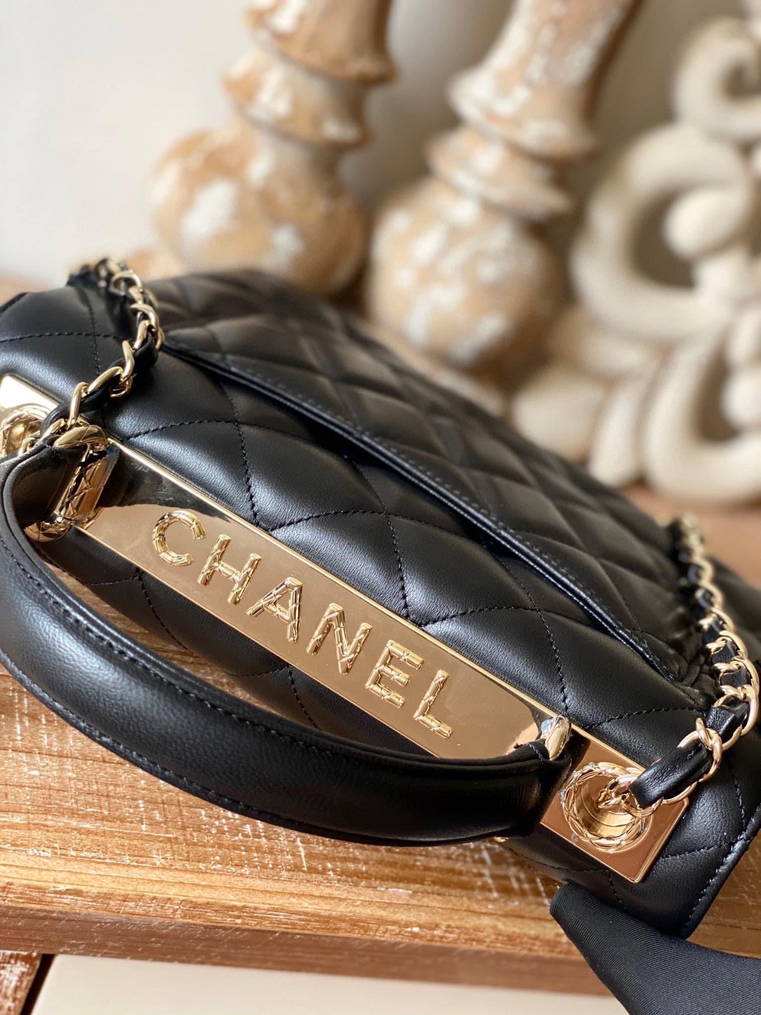 [TOP] CHANEL Trendy Bag Raised Logo - Black