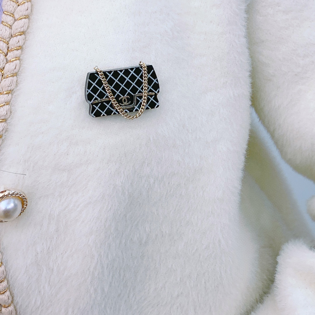 [TOP] CHANEL Vintage Classic Flab Bag Brooch - Black