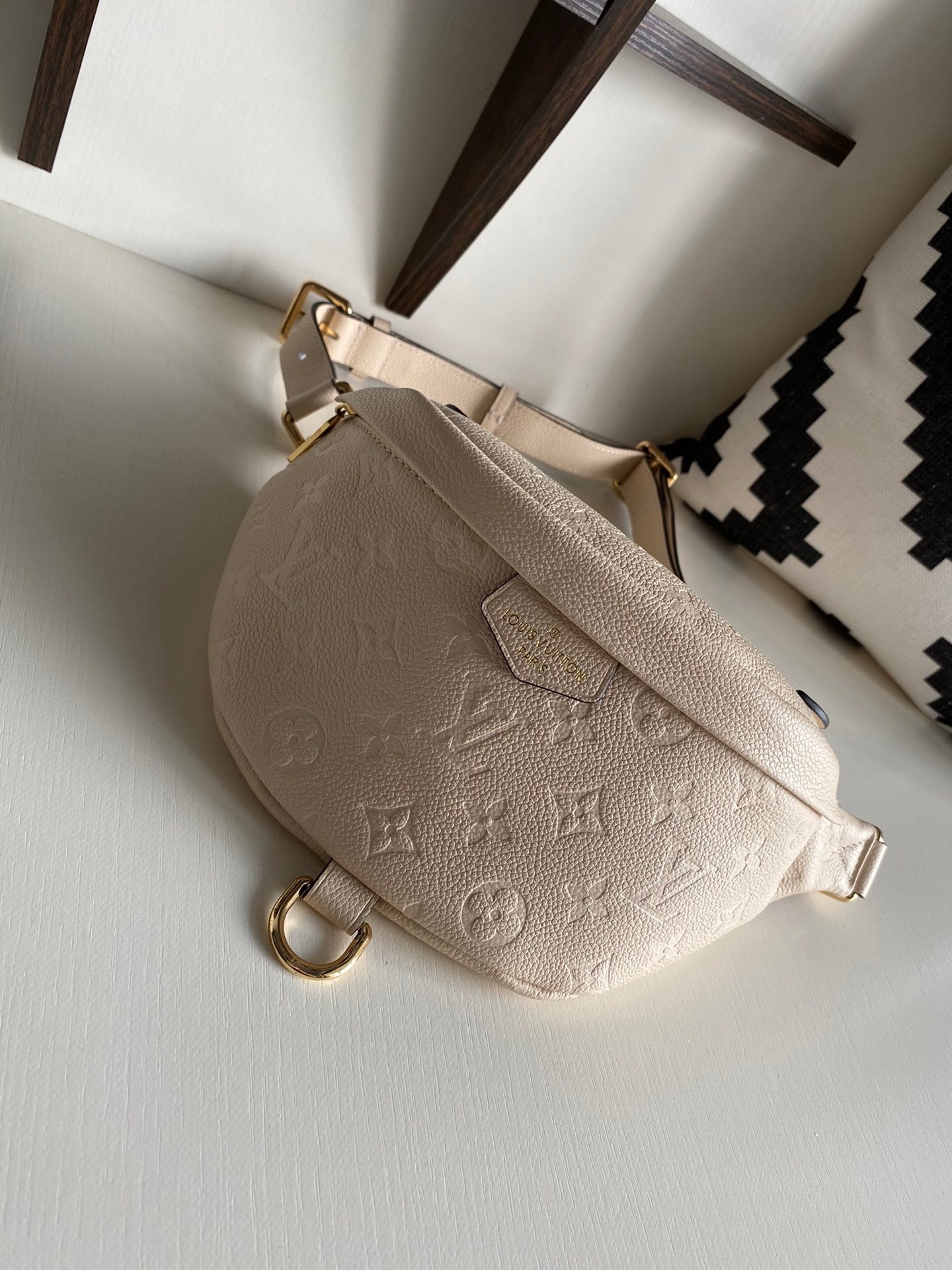 [TOP] Louis Vuitton LV  BumBag Empreinte 37*14*20cm - WHITE