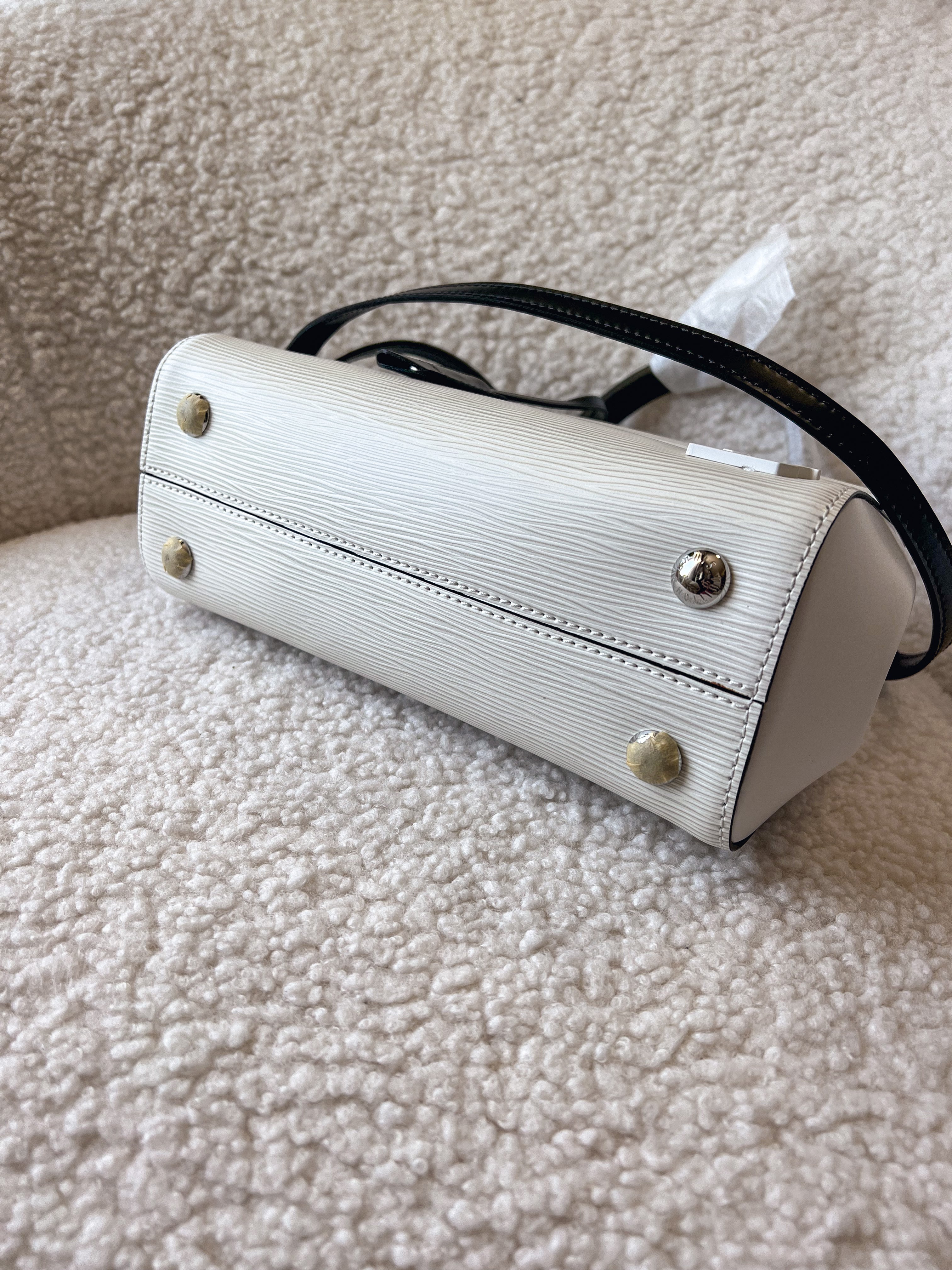 [TOP] Louis Vuitton LV Cluny MM Epi Leather 19 ×10 ×24 cm- White