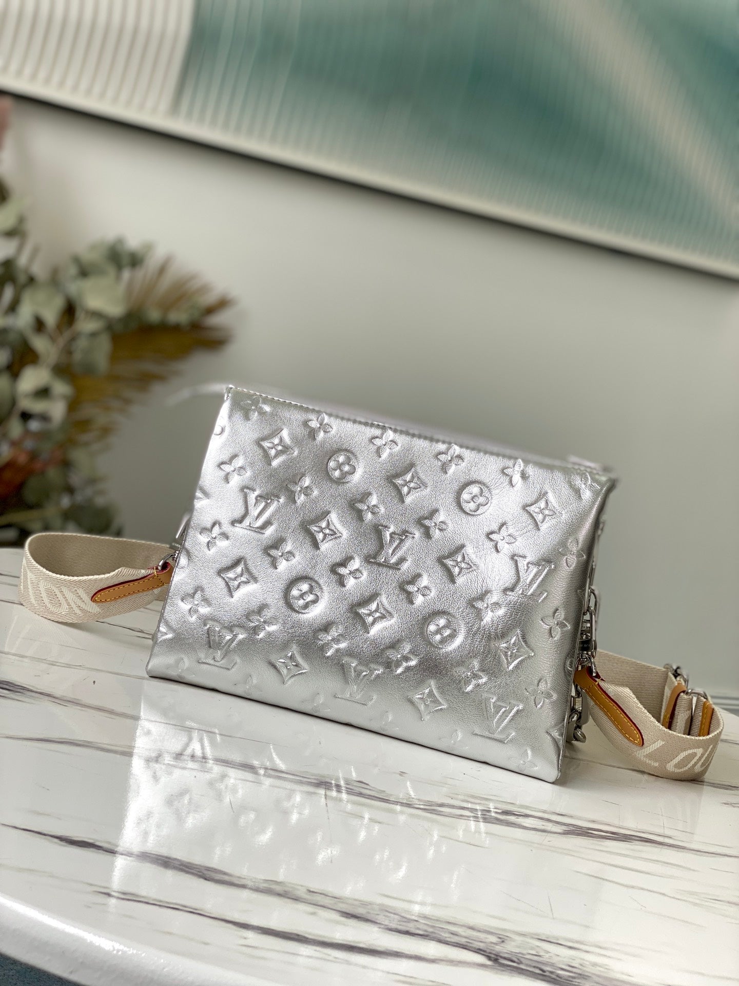 [TOP] Louis Vuitton LV £V Coussin PM Bag 26x20x12cm- Silver
