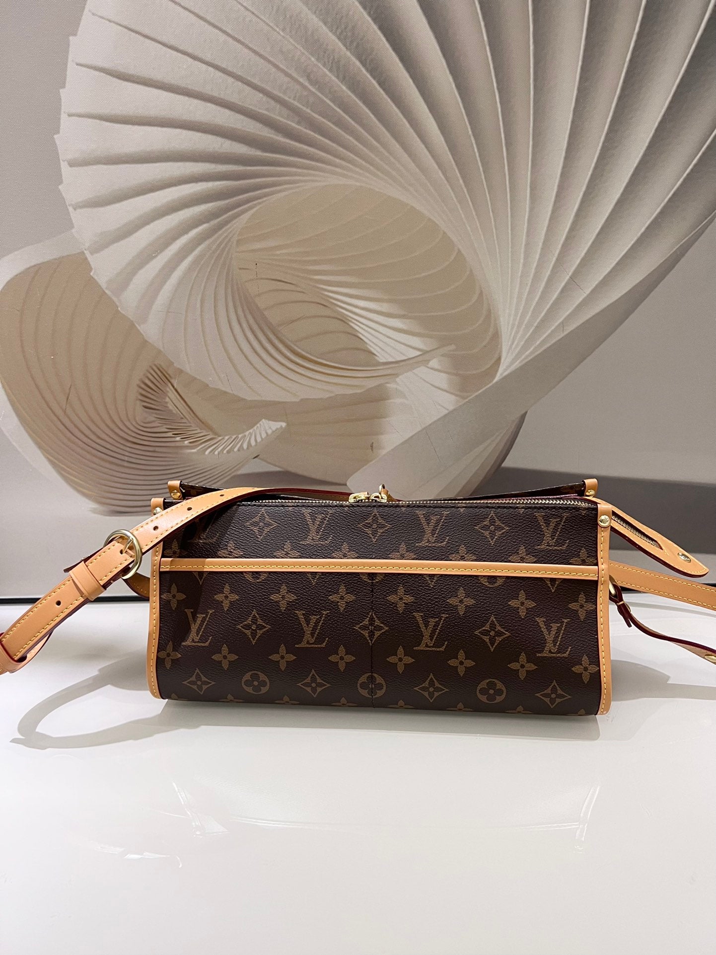 [TOP] Louis Vuitton LV L*V Monogram Popincourt Bag 30x14x12cm-Brown